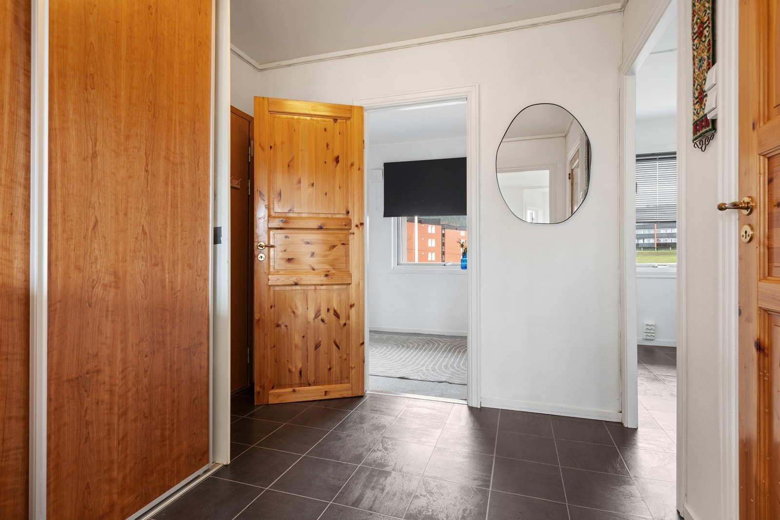 Velkommen inn, gang/hall. Galleribilde