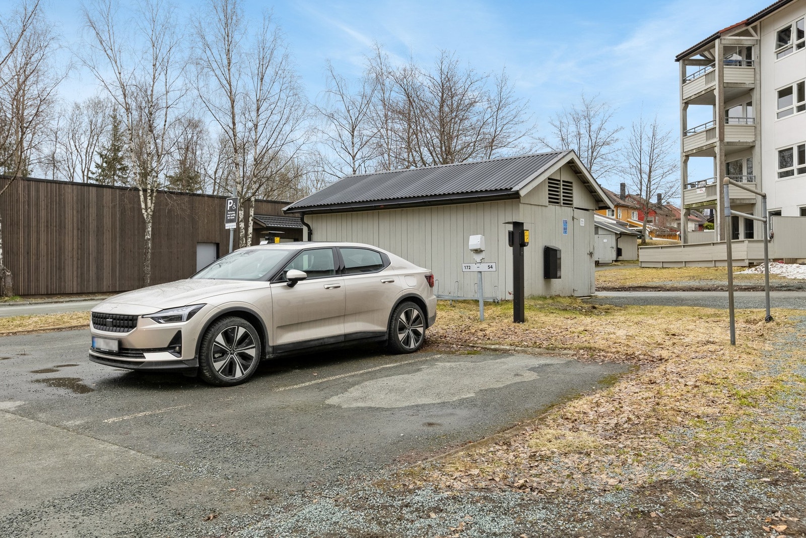 Leiligheten disponerer en parkeringsplass Galleribilde