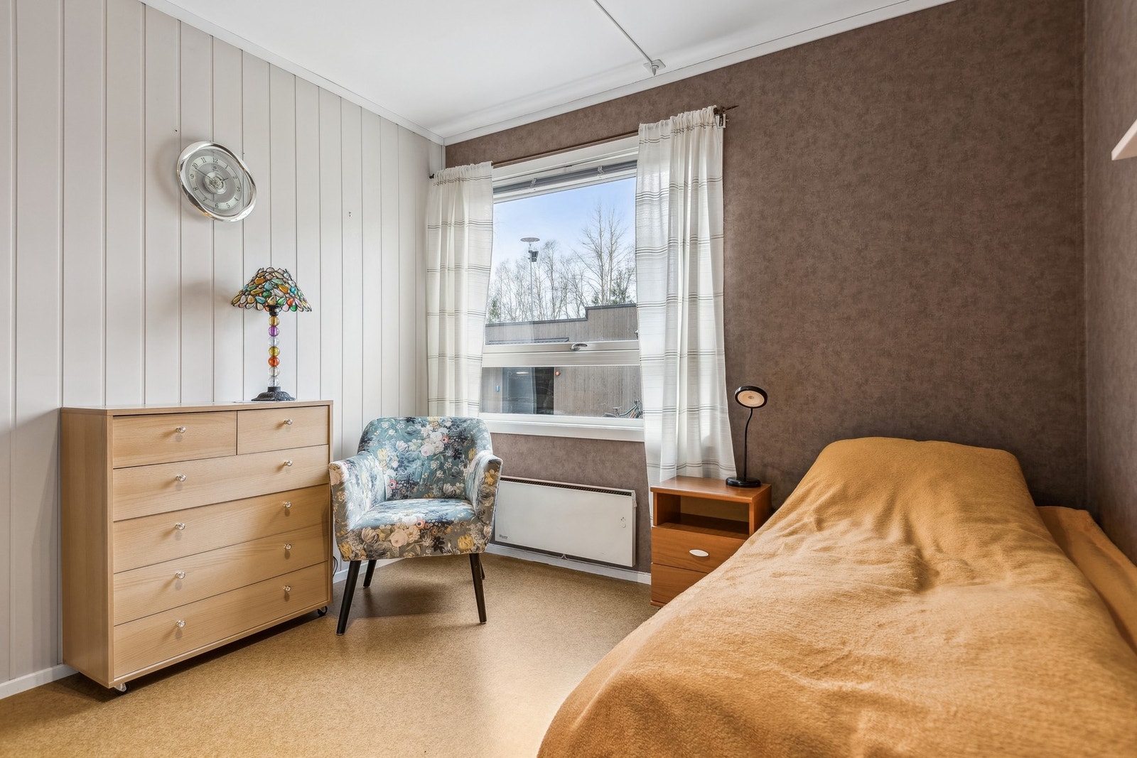 Leiligheten har to romslige soverom med plass til både dobbeltseng, garderobeløsning og eventuelt et arbeidsbord. Galleribilde