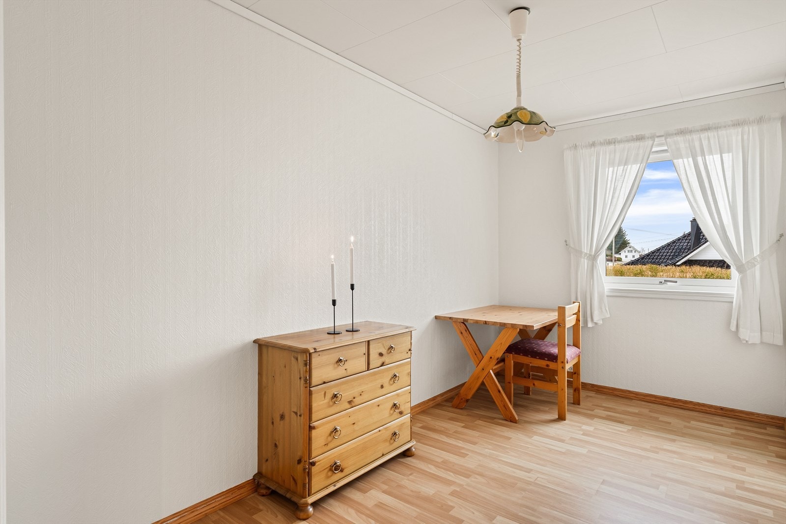 Soverom. Det er i alt 3 soverom i boligen. Galleribilde