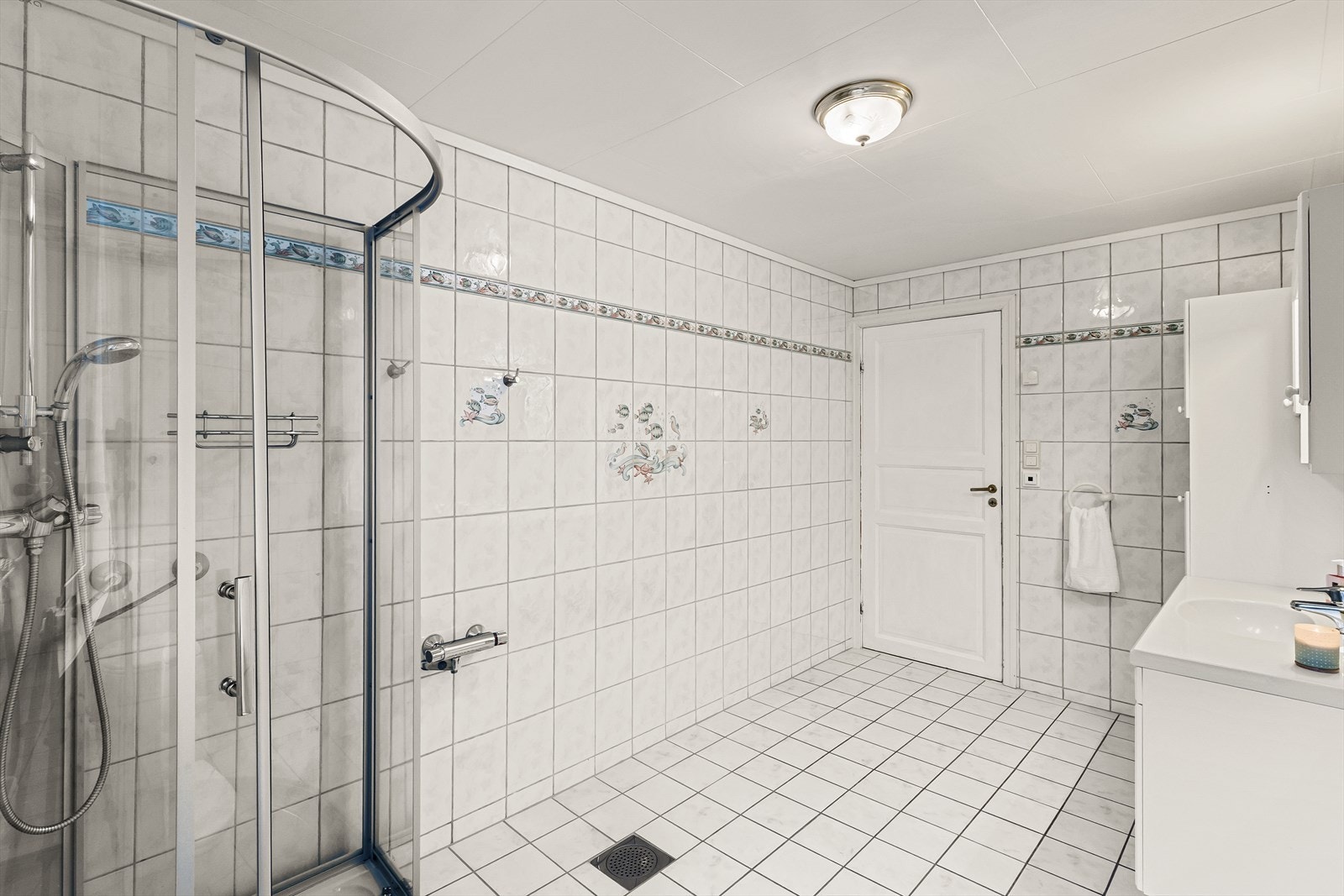 Badet er av eldre dato og er modent for oppussing for å nå dagens krav til standard. Galleribilde