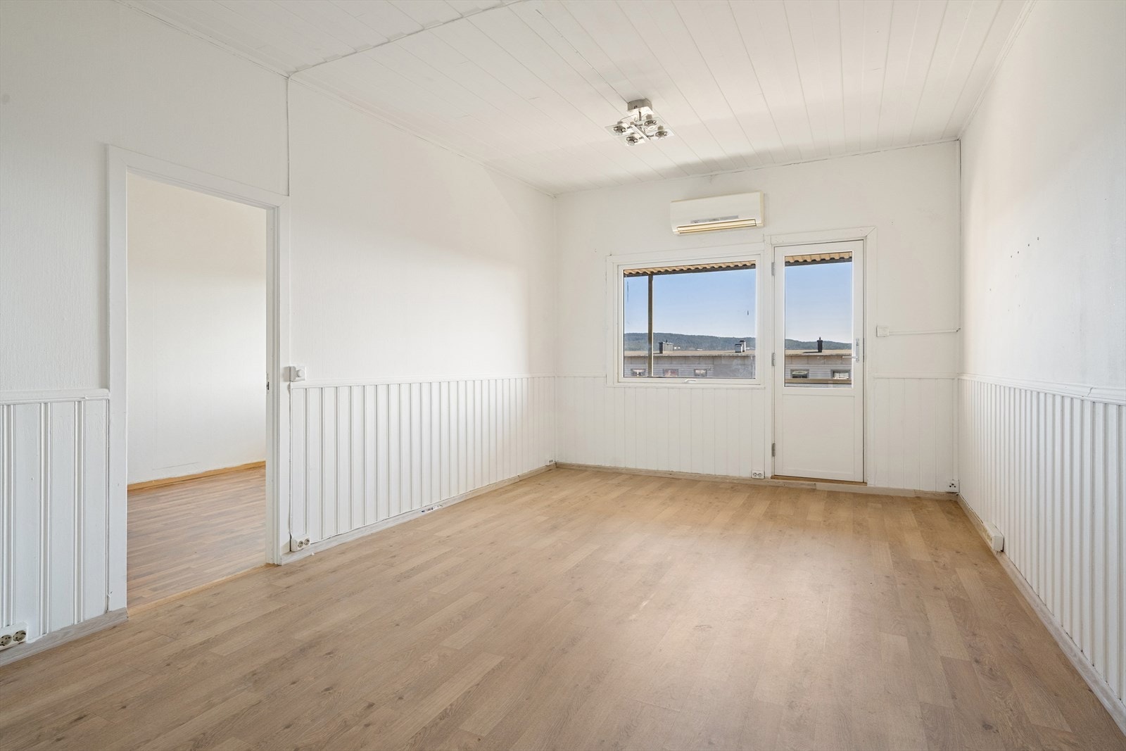 Utgang til balkongen fra stuen. Galleribilde