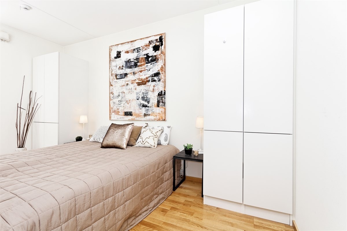 Soverom med garderobeskap Galleribilde
