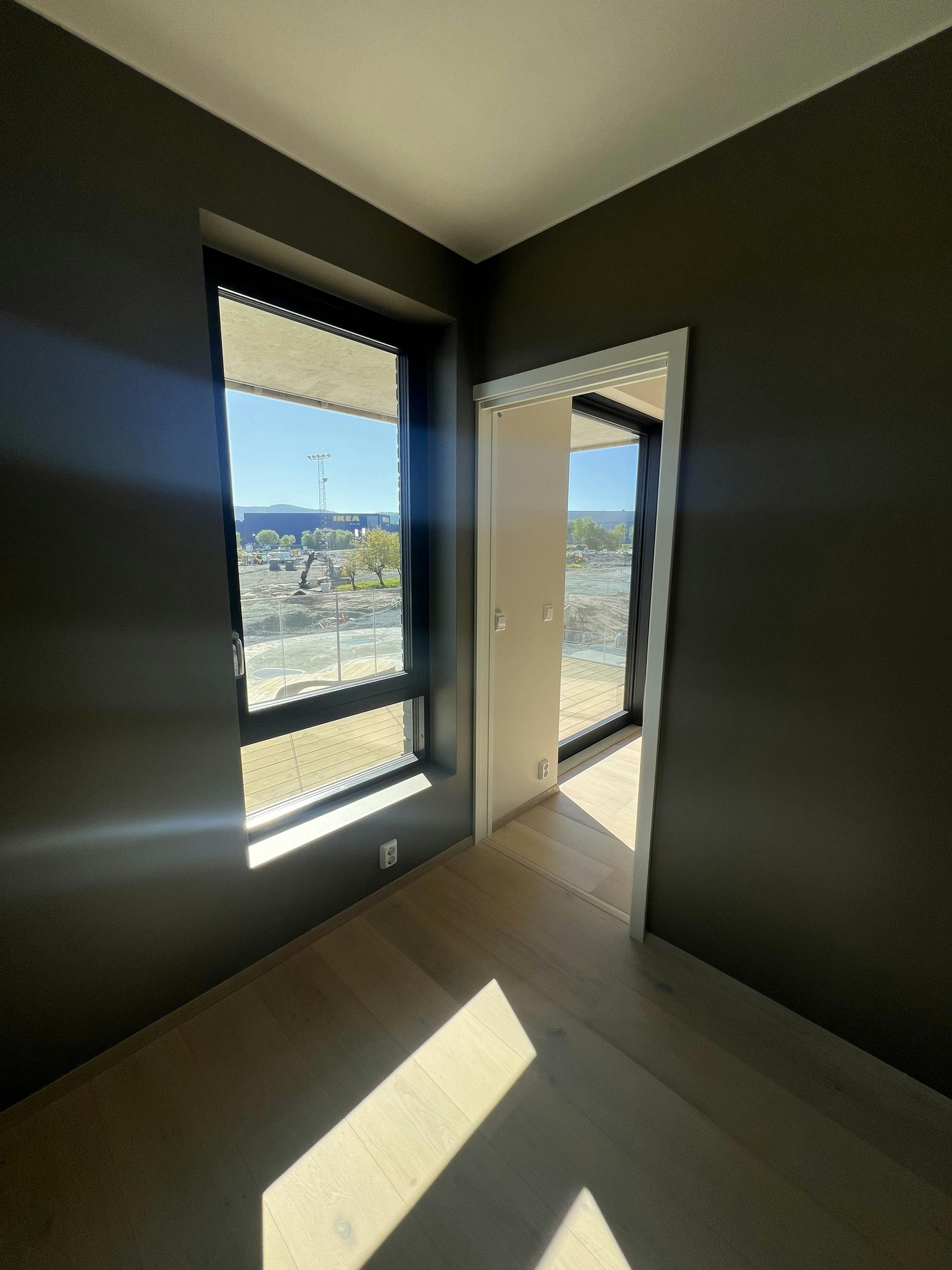 Vennligst les utleieprospektet for fullstendige opplysninger og vilkår for leie av denne boligen. Utleieprospektet ligger tilgjengelig for nedlasting i annonsen. Galleribilde