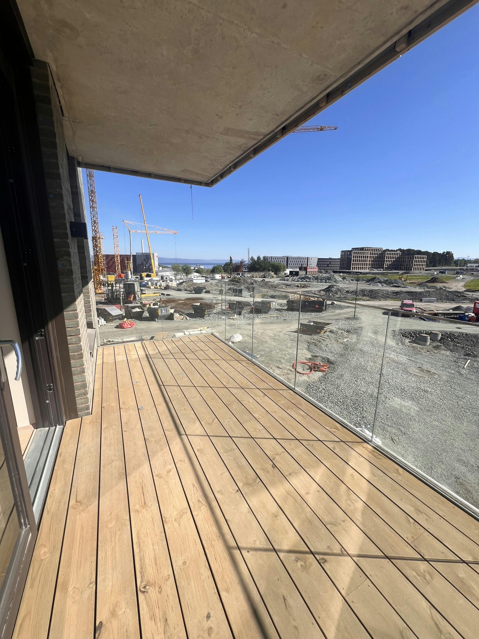 Romslig balkong på hele 9,6 kvm Galleribilde