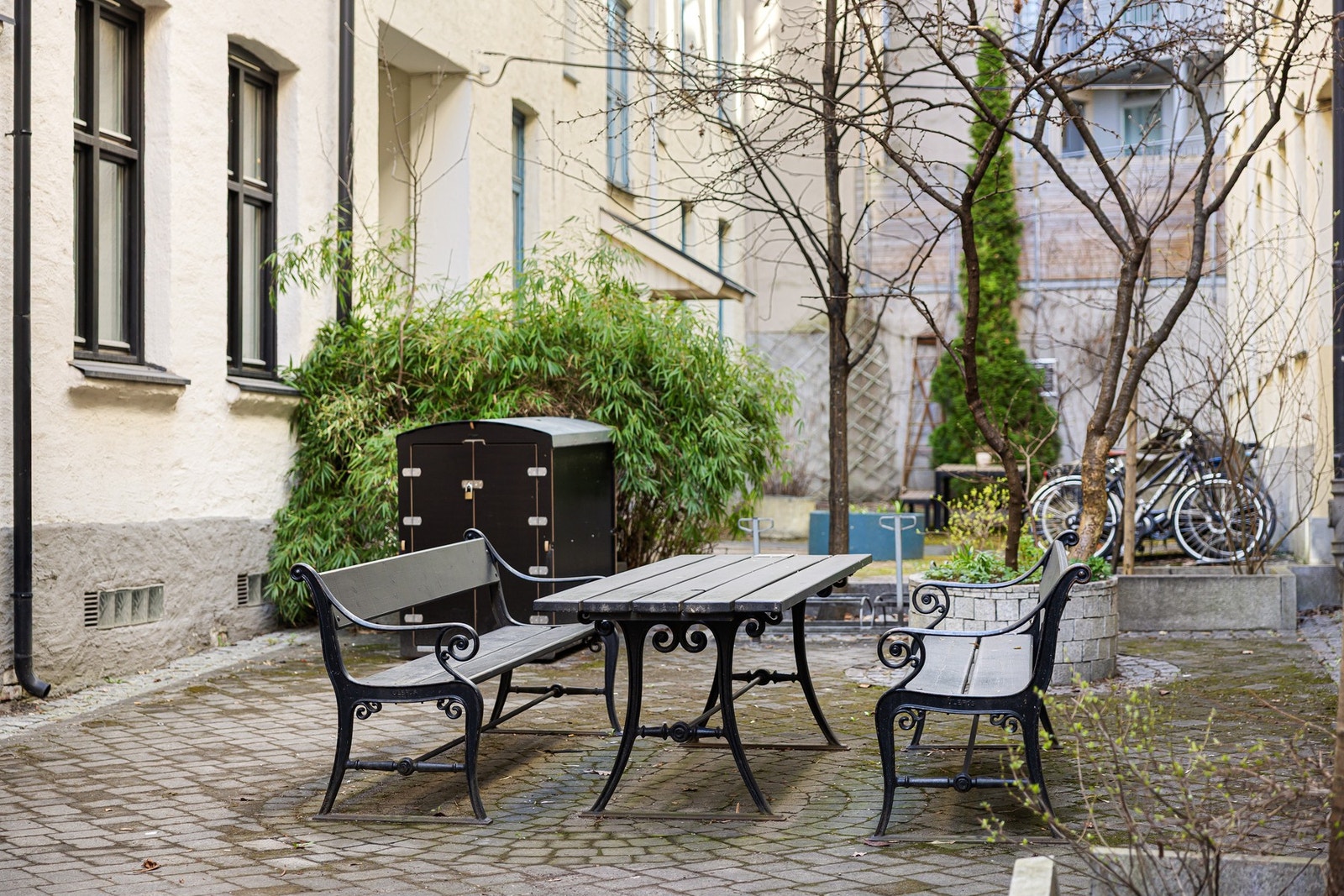 Utenfor kjøkkenet har du en koselig uteplass med enkel adkomst fra leiligheten. Galleribilde