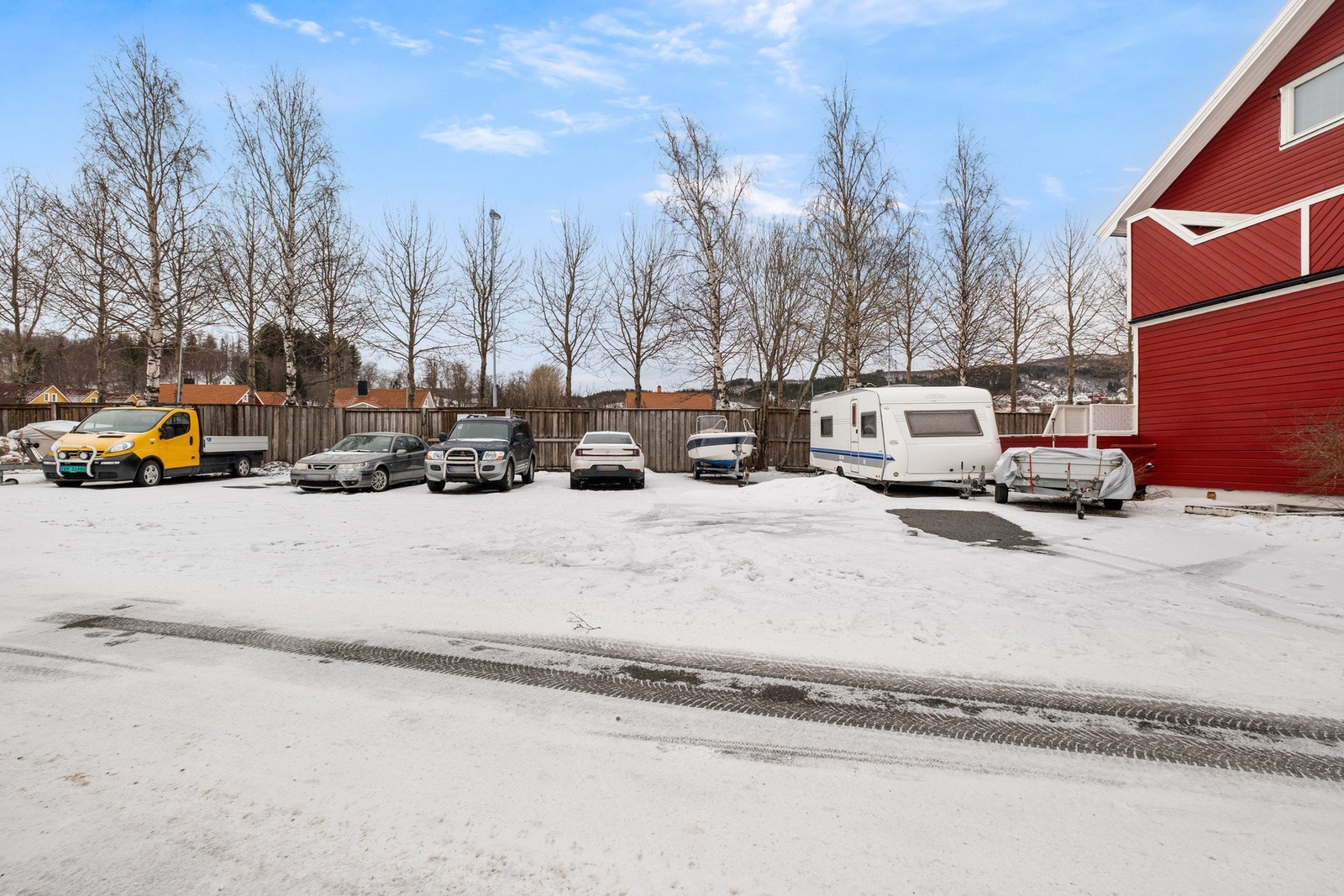 Flere parkeringsplasser som tilhører eiendommen Galleribilde