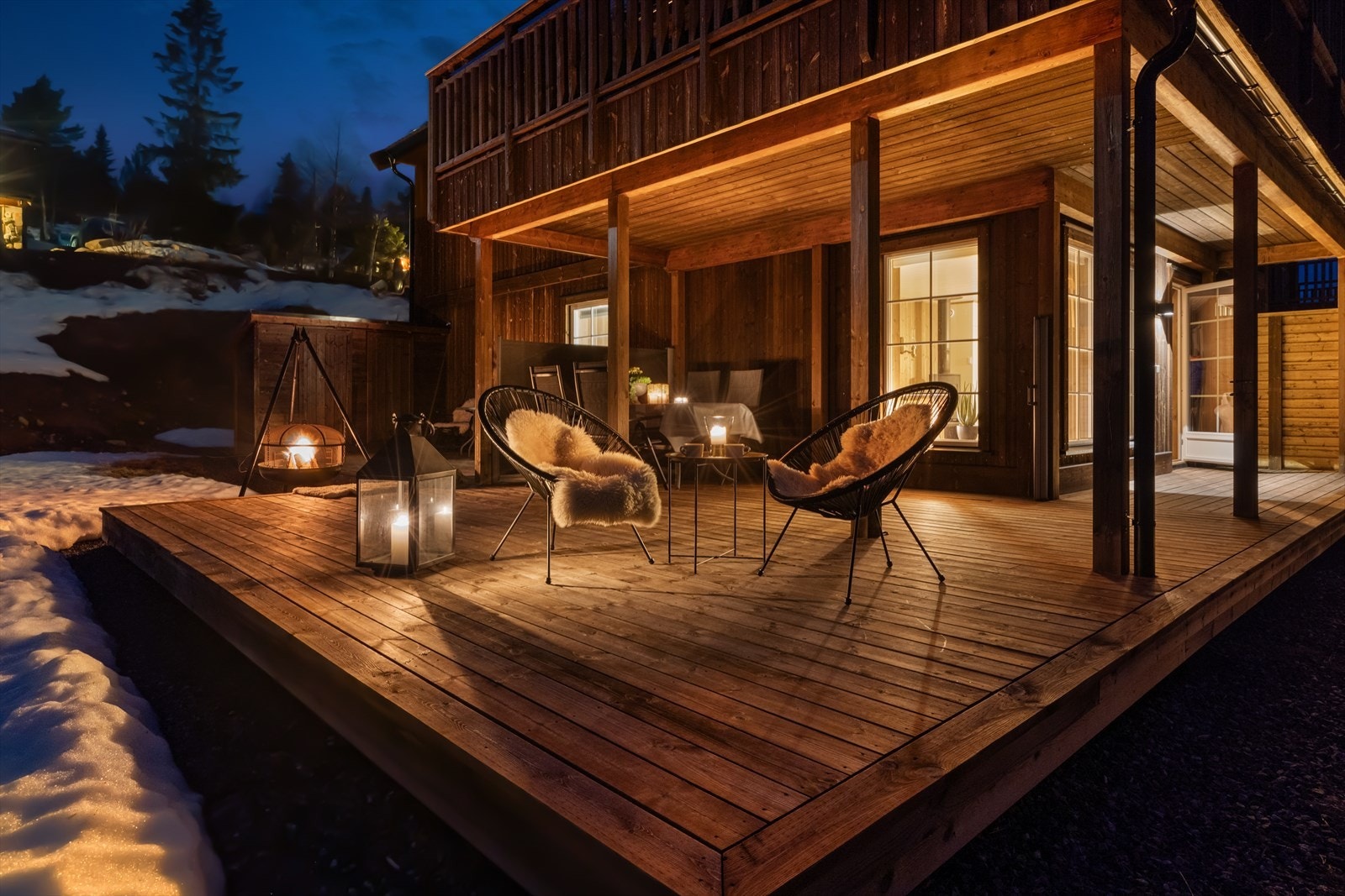 Kveldshygge på terrassen. Galleribilde