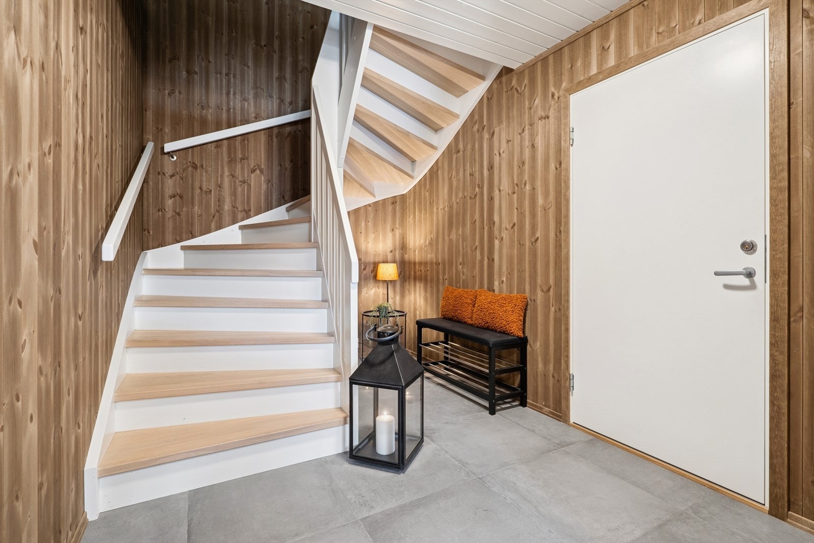 Fellesgang i firemannsboligen. Galleribilde