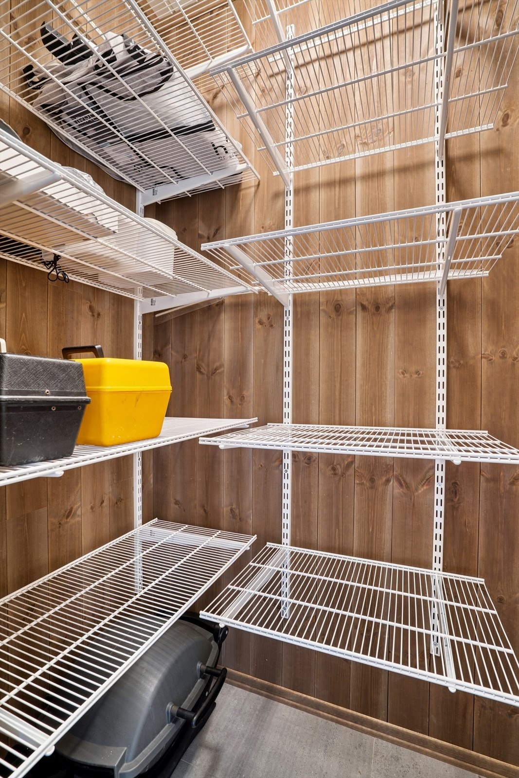 Egen bod med lagringsplass i felles gang. Galleribilde