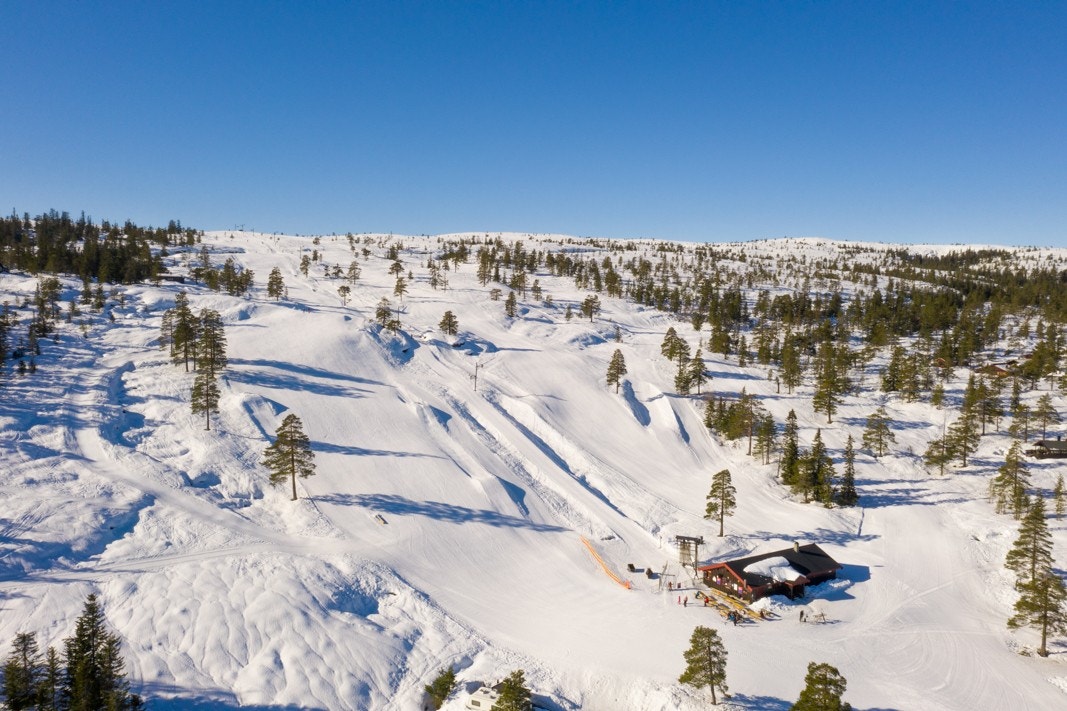 Ønsker man å stå på alpint, er det kort vei til Blefjellheisen. Galleribilde
