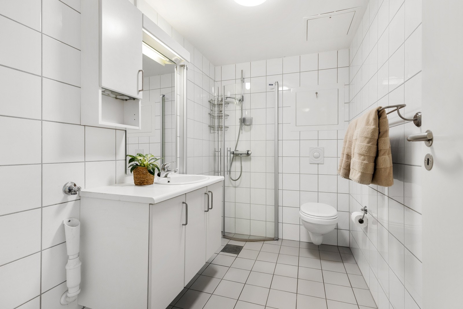 Helfliset bad med varmekabler i gulvet. Galleribilde