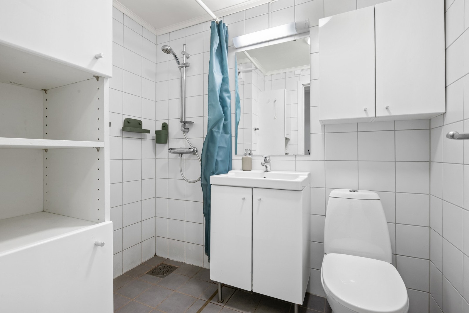 Badet ble pusset opp i 2014 og har bl.a. gulvvarme. Galleribilde