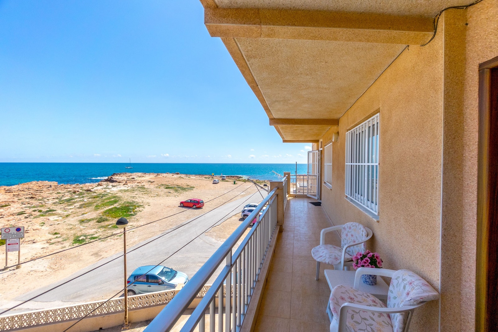 Terrasse ved inngangen Galleribilde