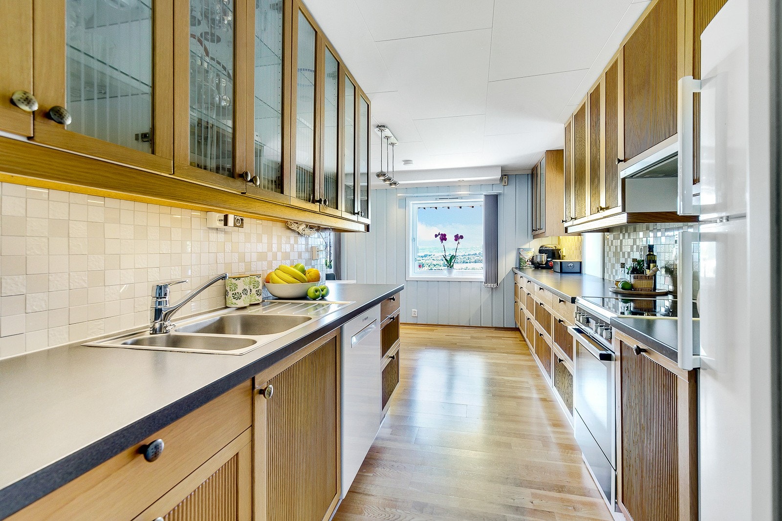 Frittstående hvitevarer på kjøkkenet (komfyr følger ikke med) Galleribilde