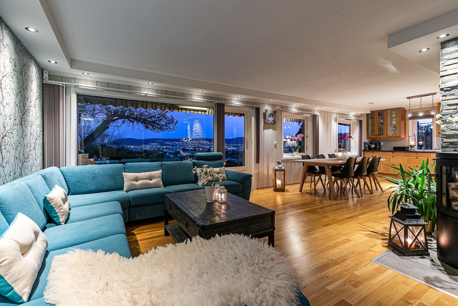 Kveldsstemning inne Galleribilde