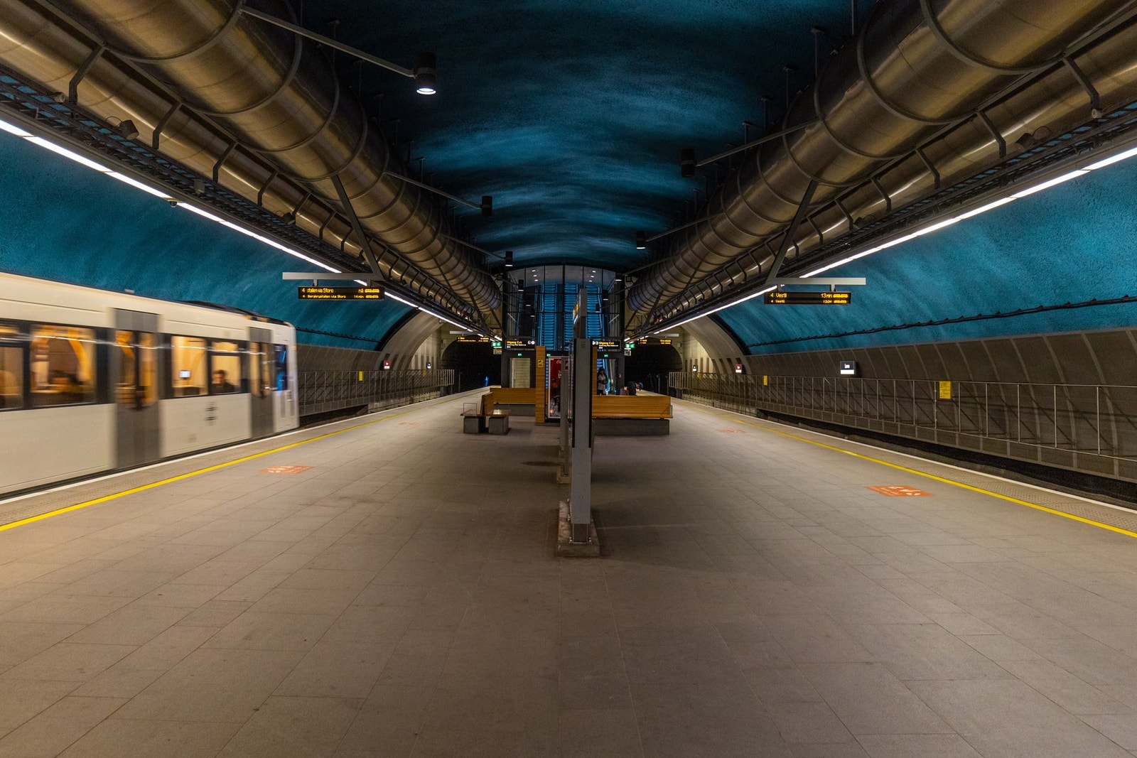 Løren T-bane med 2 linjer. Galleribilde