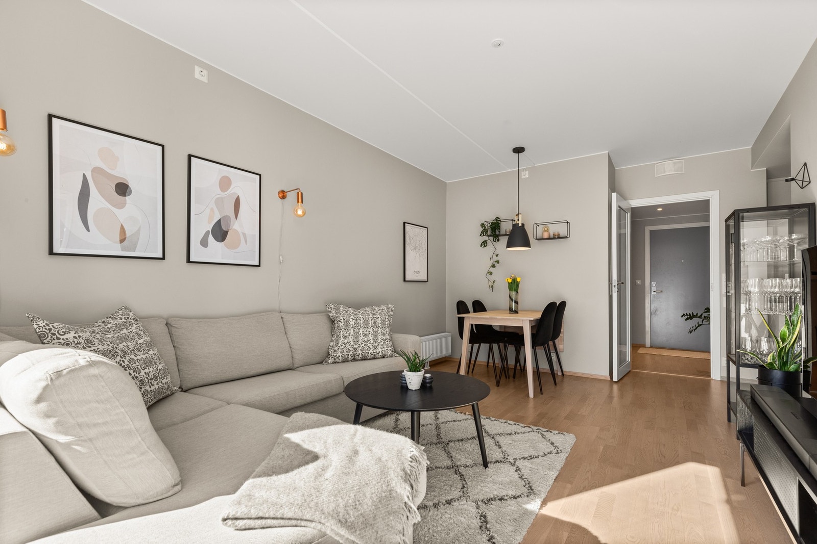 Boligen fremstår som lys & moderne. Galleribilde