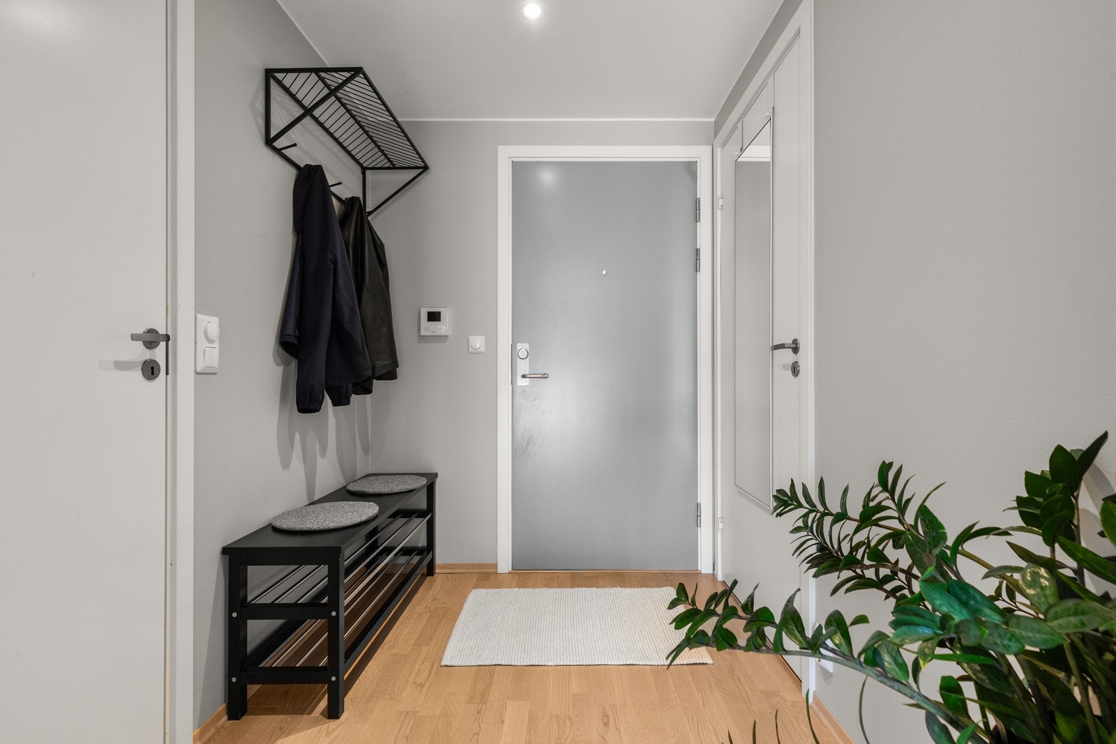 Boligen har gode oppbevaringsmuligheter med både innvendig og ekstern bod. Galleribilde