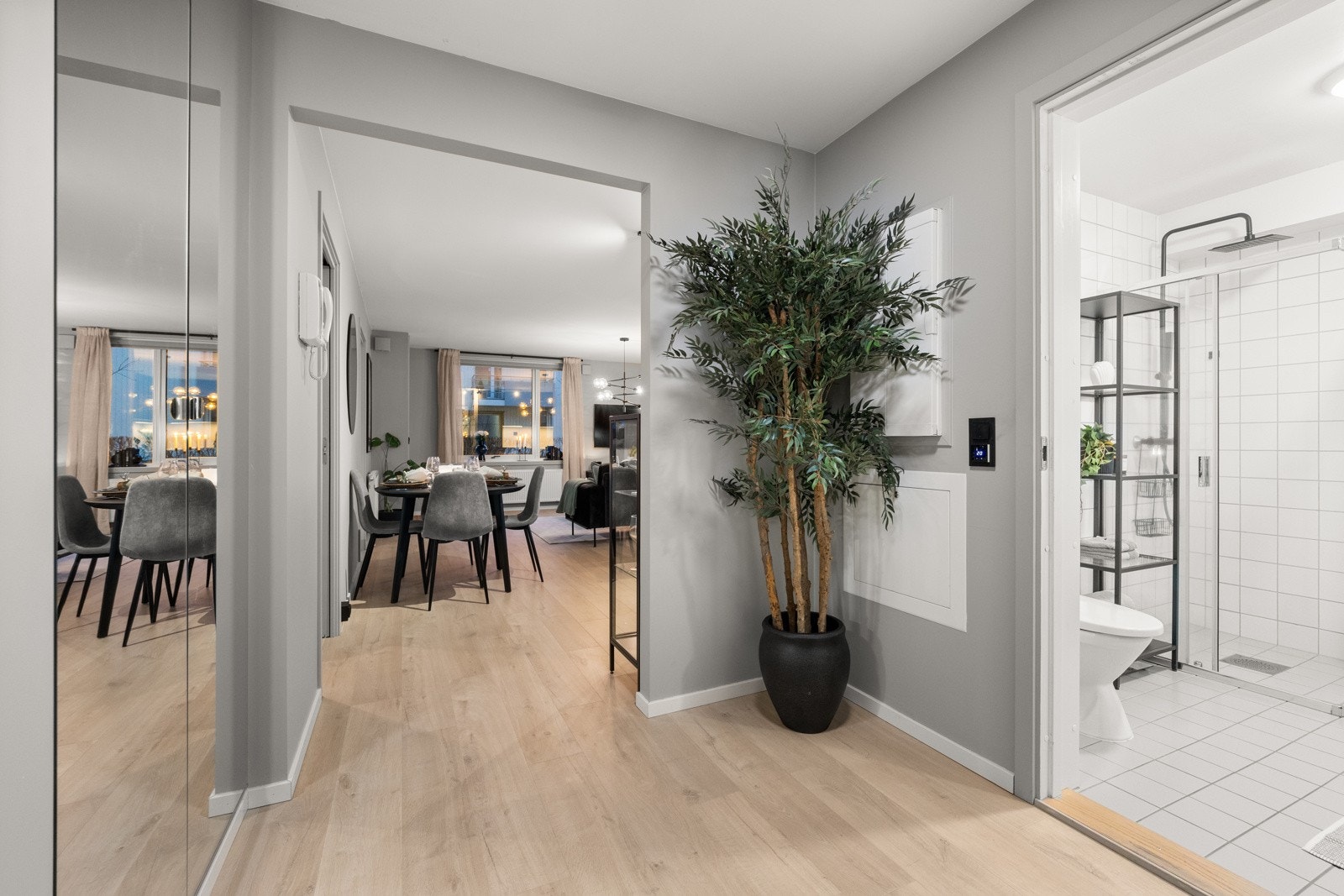 Entré/gang. Galleribilde