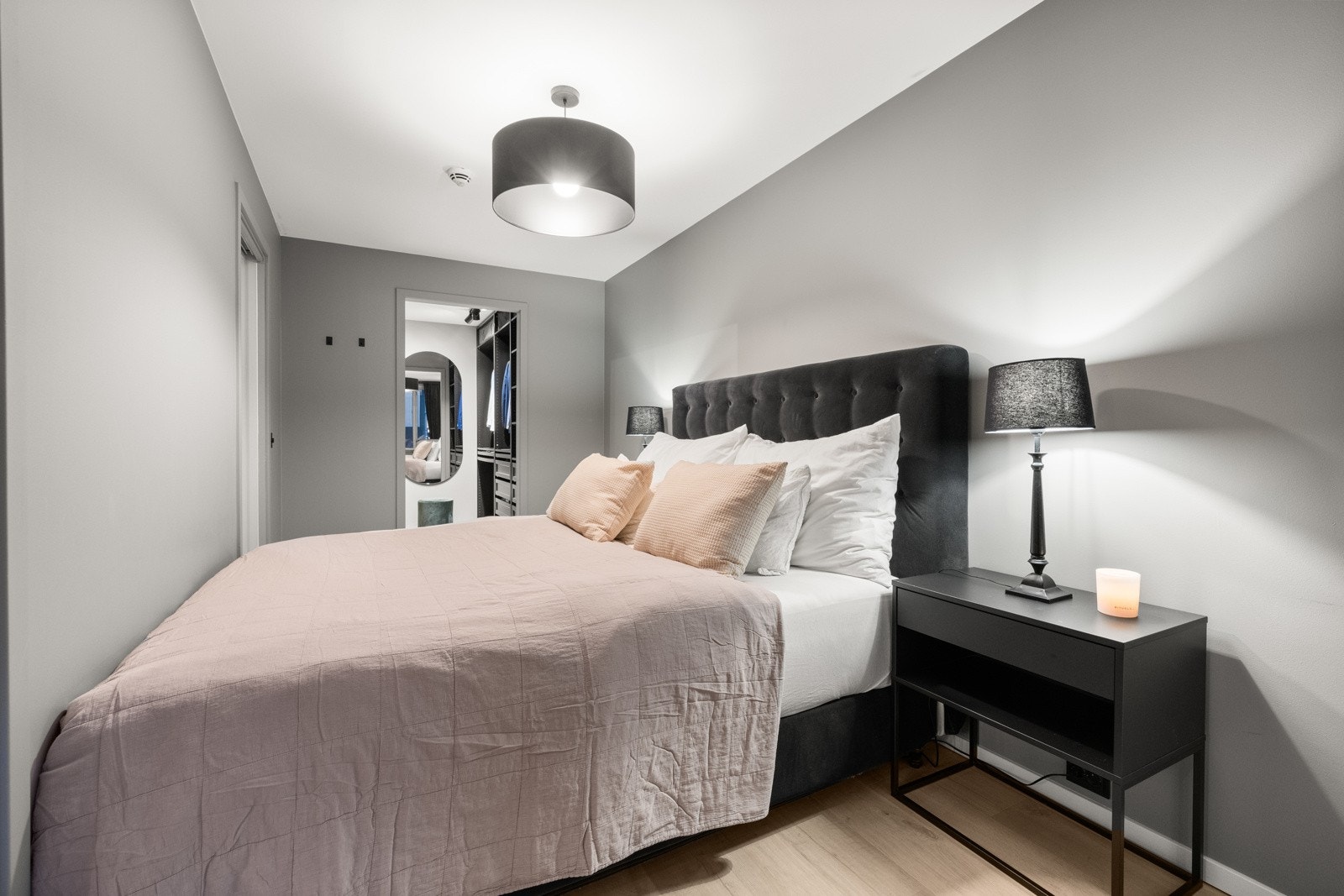 I tilknytning til soverommet ligger et flott walk-in closet. Galleribilde