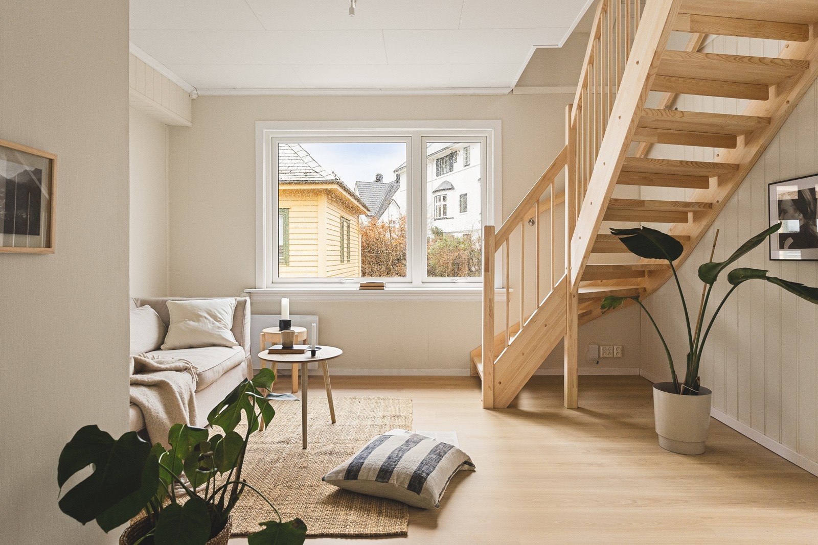 Videre beveger vi oss inn i stuen som måles til ca.16 kvm. Galleribilde