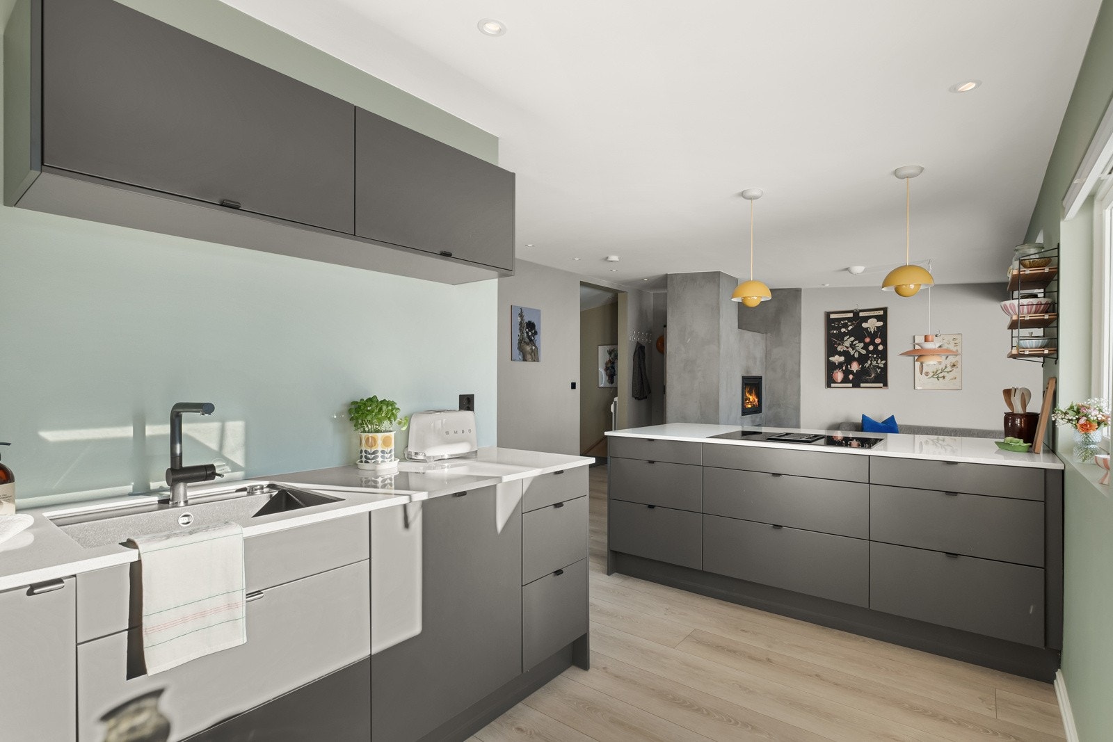 Her er det godt med arbeids- og skapplass. Galleribilde