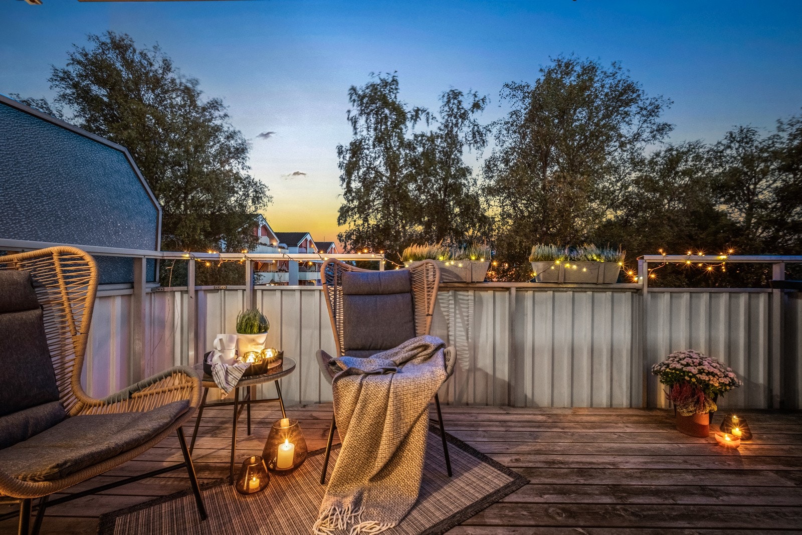 Utsynet fra balkongen er behagelig og skaper en landlig følelse i et sentralt område. Galleribilde