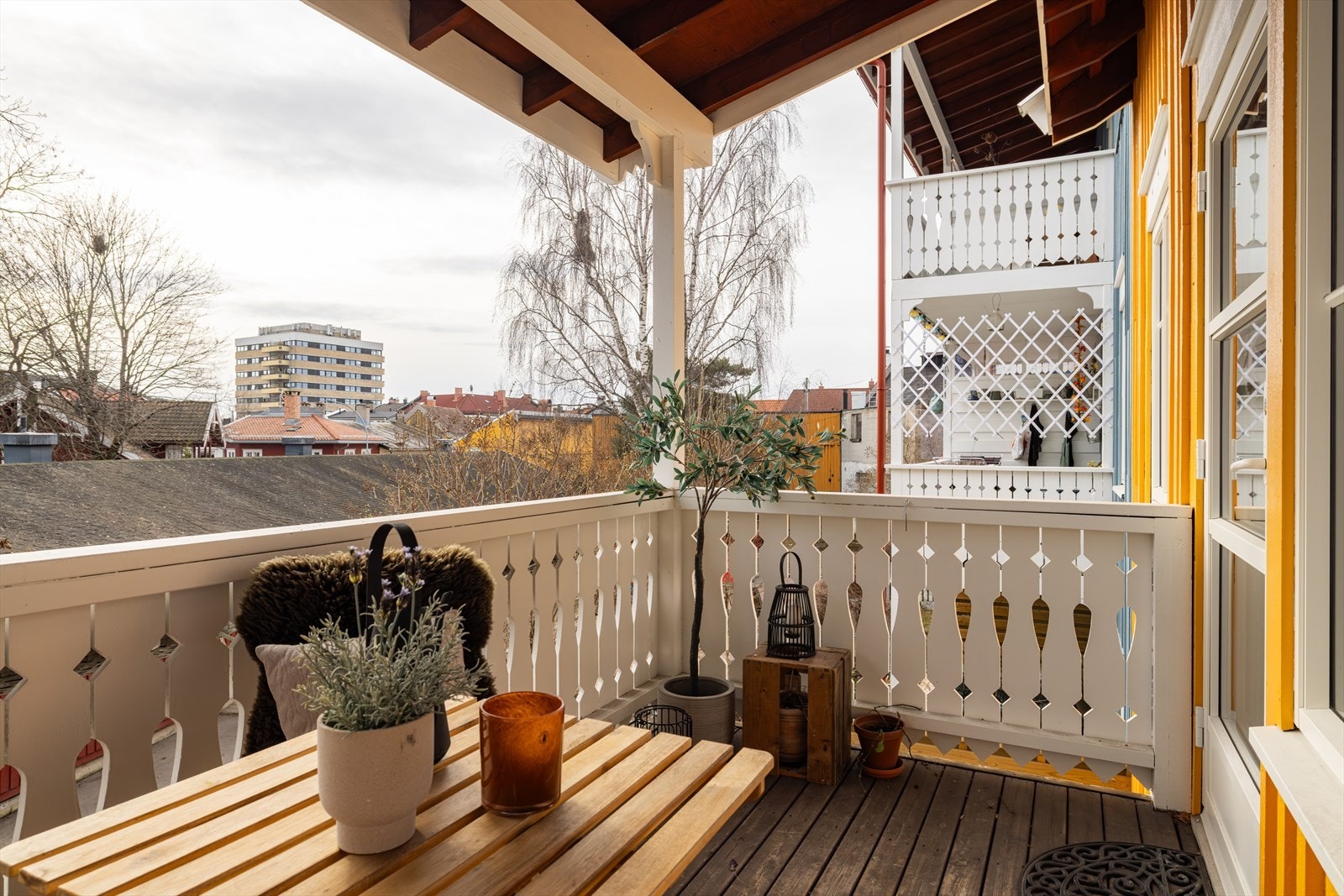 Sjarmerende og unik "rekkehusleilighet" over 2 plan med skjermet beliggenhet på idylliske Kampen. Galleribilde