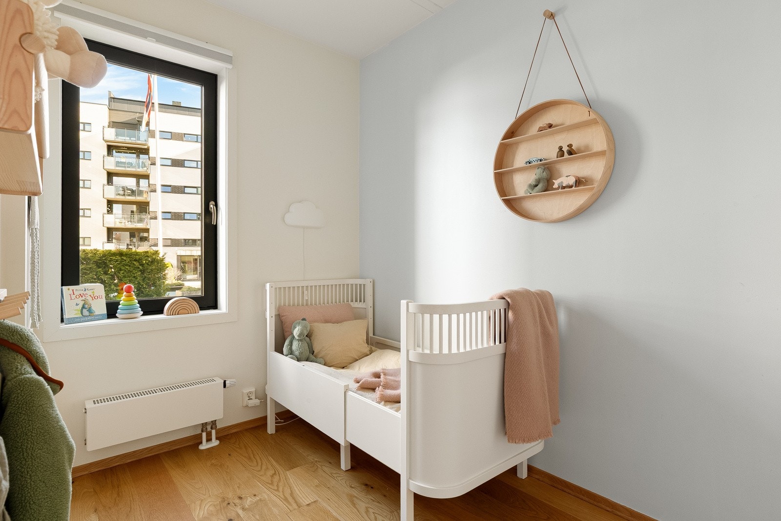 Soverom 2: Praktisk soverom som passer perfekt som et gjesterom, barnerom, kontor eller en kombinasjon av dette. Galleribilde