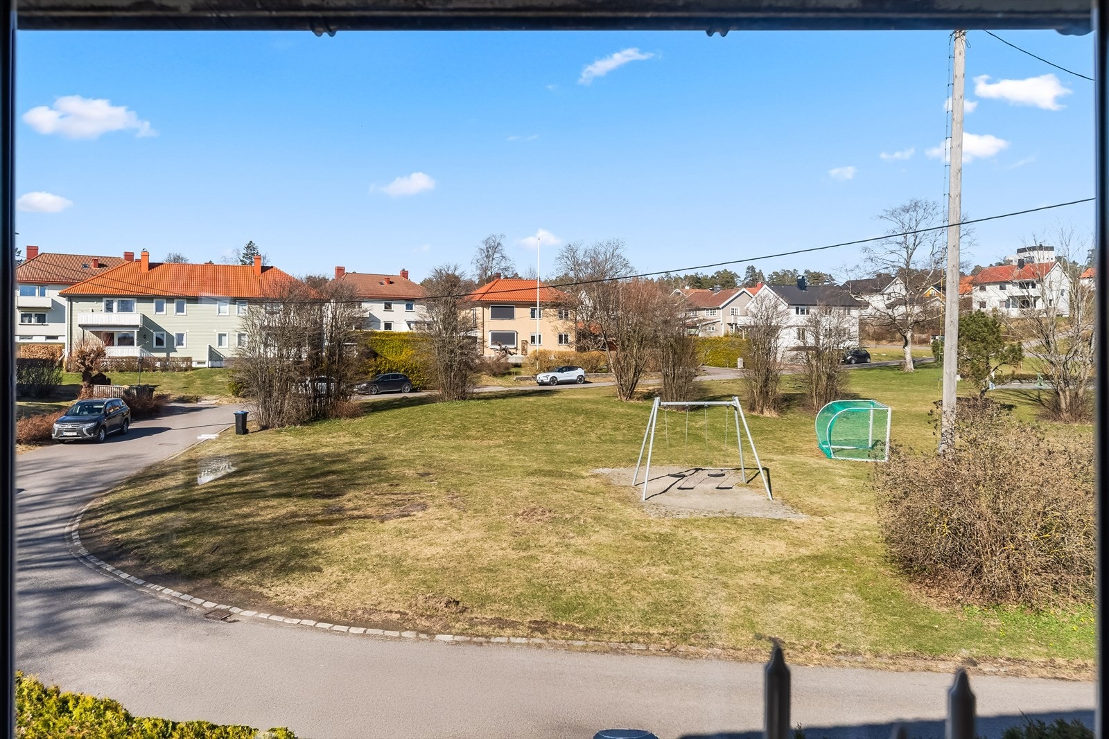 Utsikt mot koselig park Galleribilde