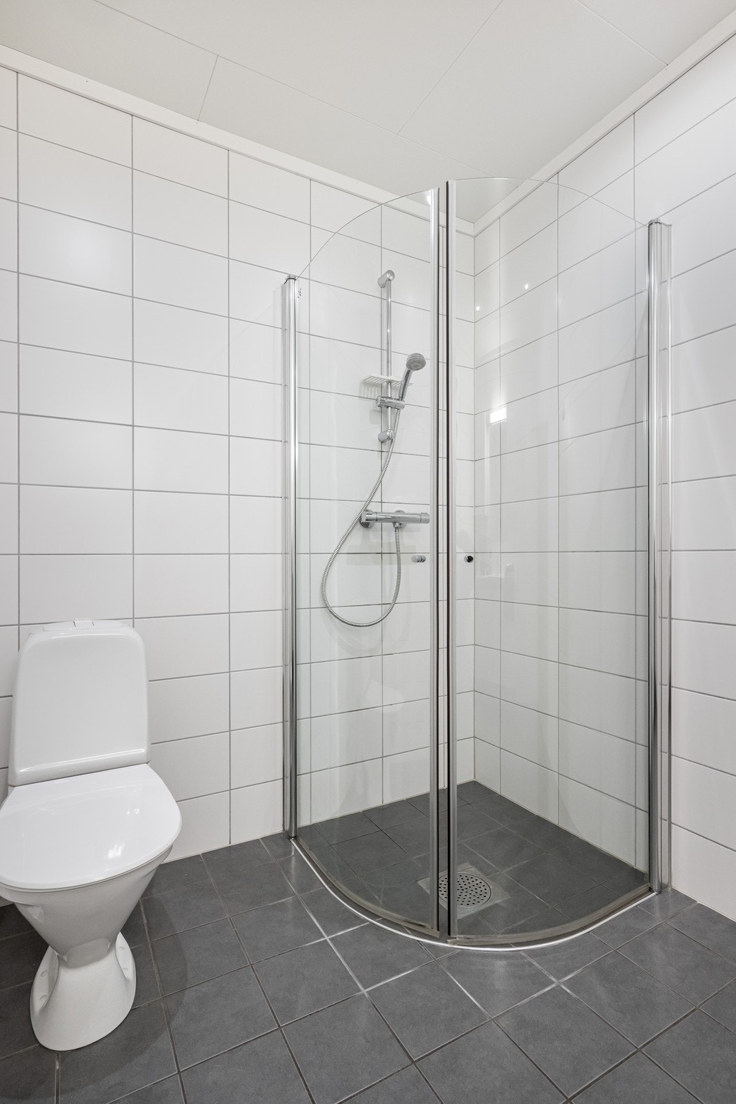 Dusjhjørne med glassdører. Galleribilde