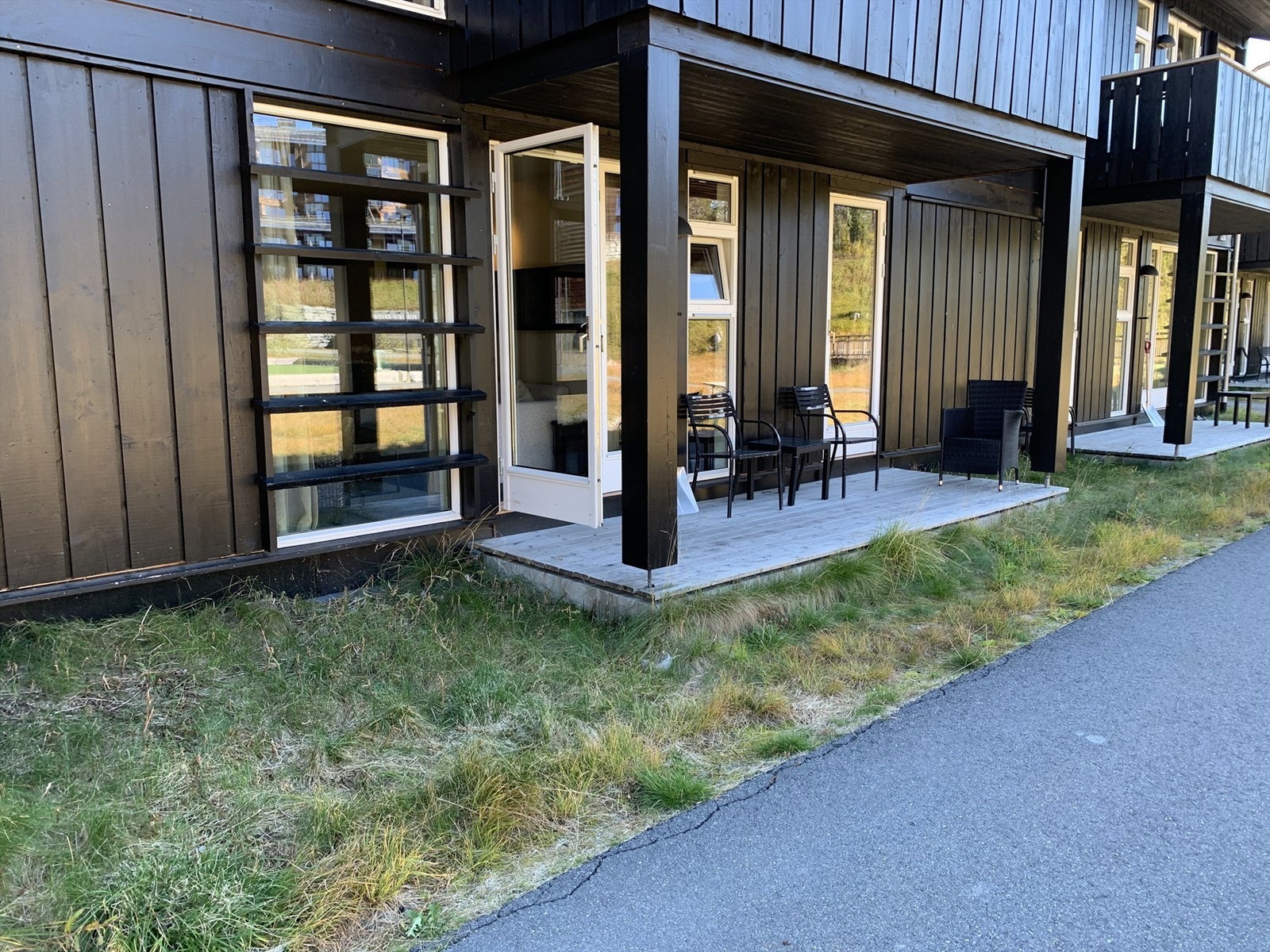 Vestvendt markterrasse på 8 kvm. Sol fra ca kl 14:00 Galleribilde