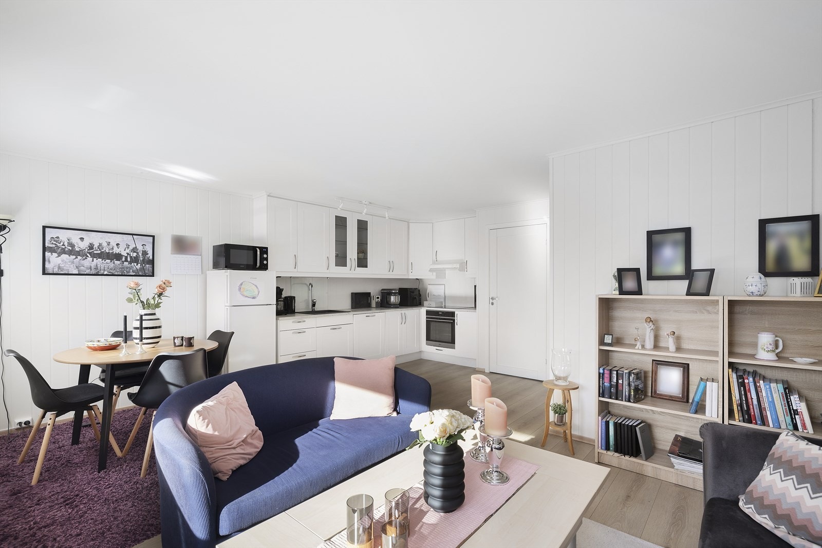 Stue, spisestue og kjøkken er i åpen løsning Galleribilde