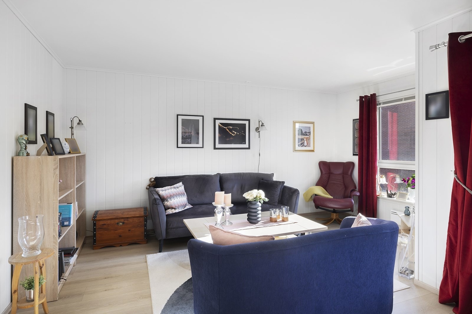 Stue med god plass til stor sofagruppe Galleribilde