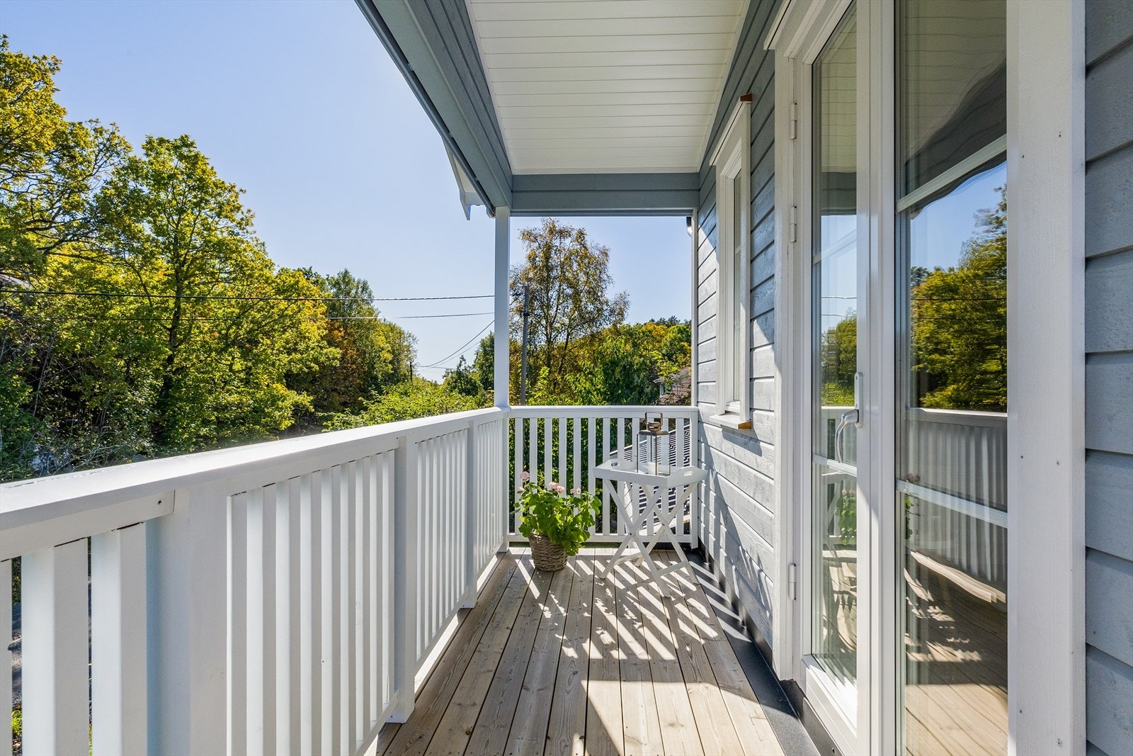 Soverommet har utgang til en solrik balkong, perfekt for å nyte morgenkaffen. Galleribilde