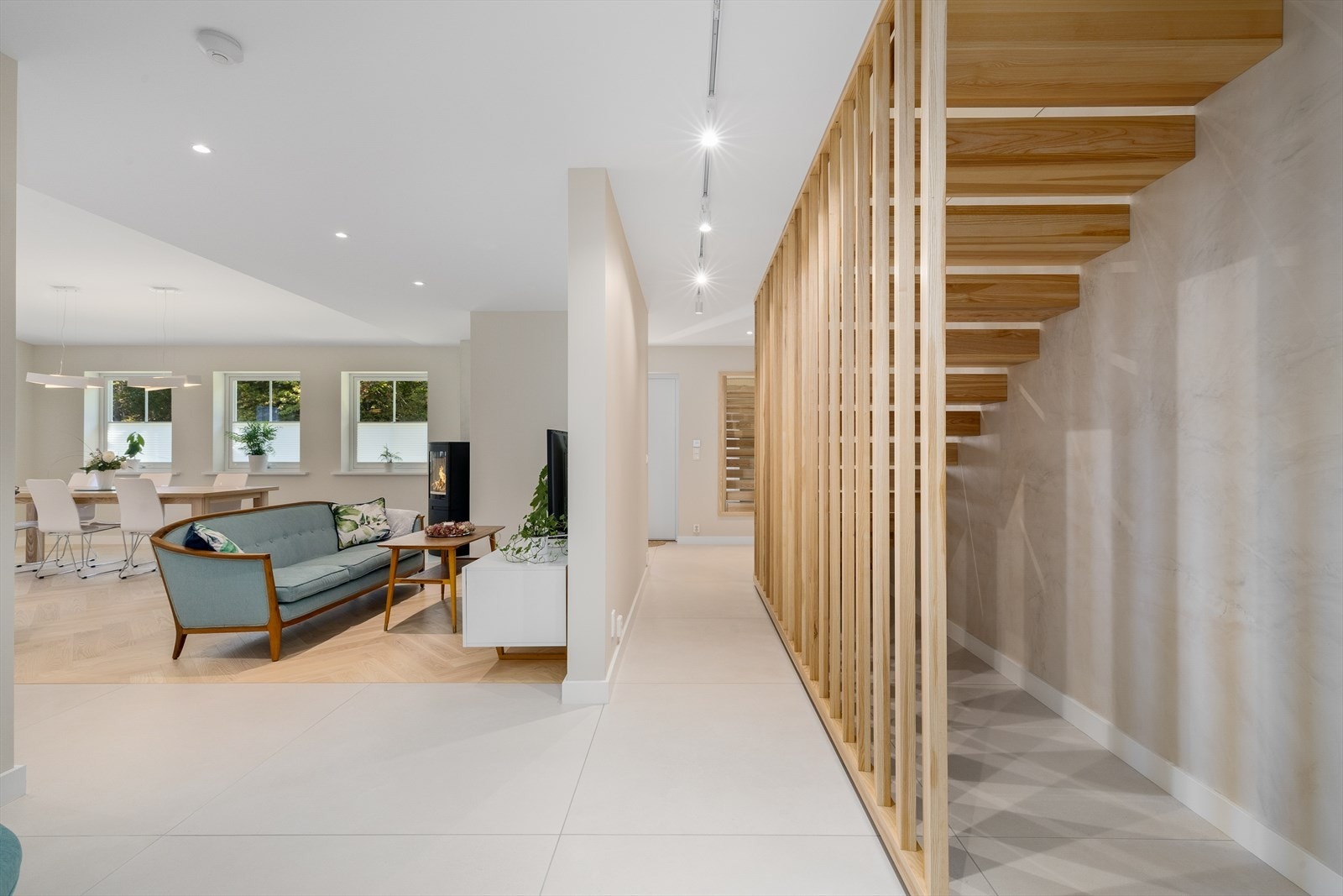 Her er det plass til både yttertøy og sko, samtidig som den stilrene innredningen gir et moderne og ryddig uttrykk. Galleribilde