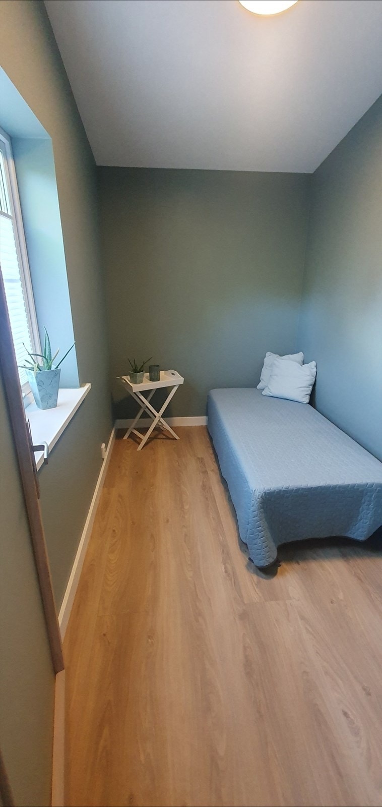 Rommene har gode møbleringsmuligheter og store vinduer som slipper inn rikelig med naturlig lys. Galleribilde