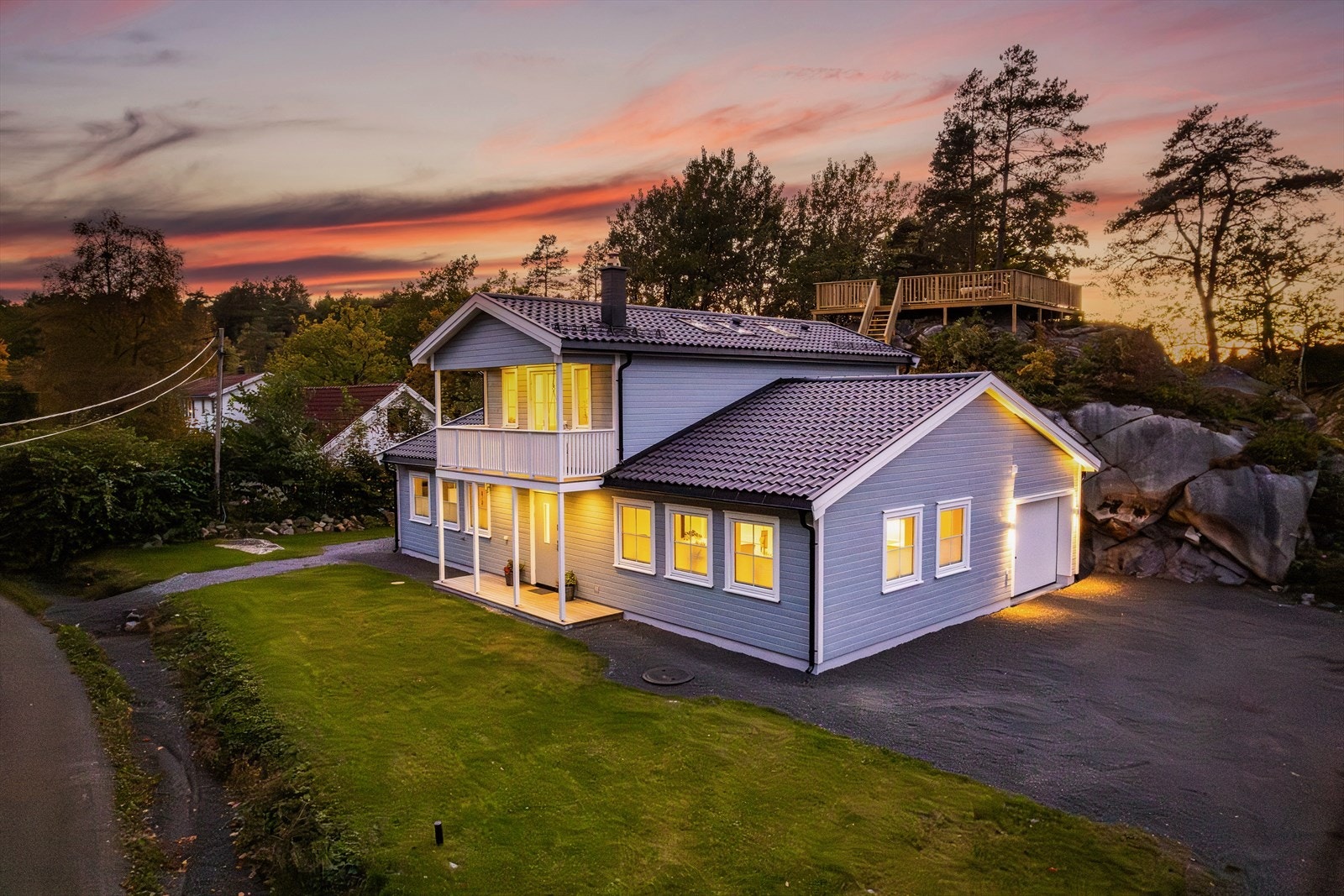 Velkommen til en stilfull og innholdsrik bolig med en gjennomtenkt planløsning og flotte kvaliteter. Galleribilde