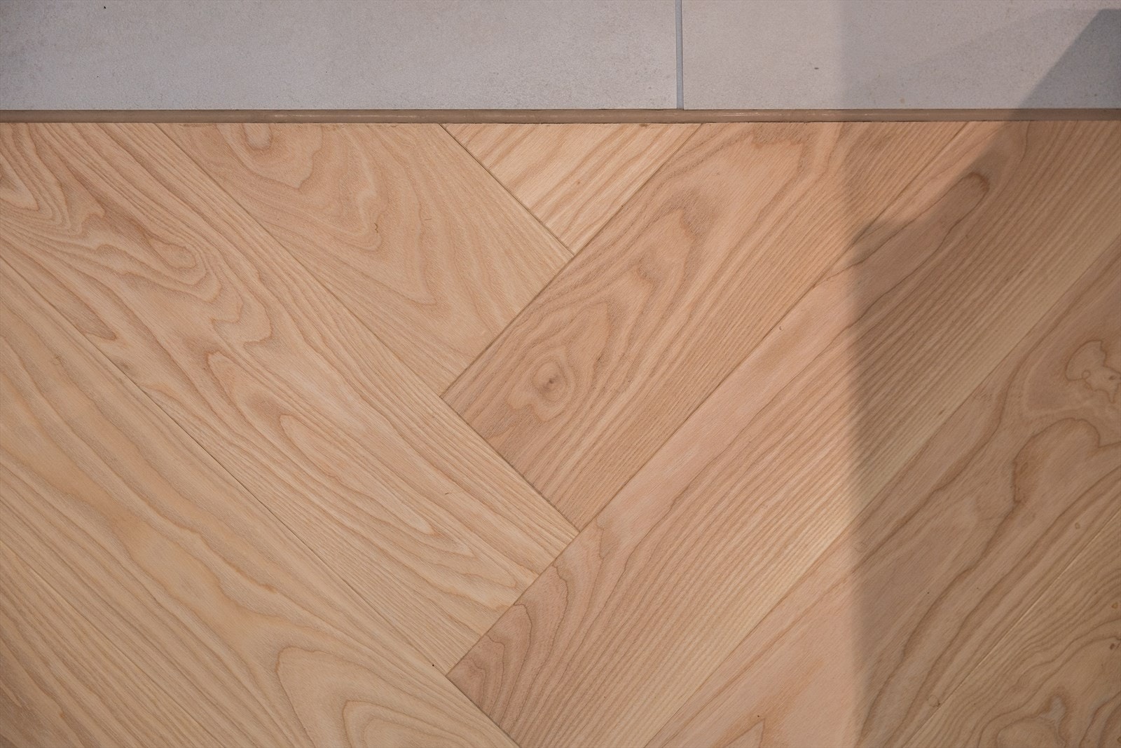 Stuen har et elegant og pent gulv som gjør det en lunt og harmonisk. Galleribilde