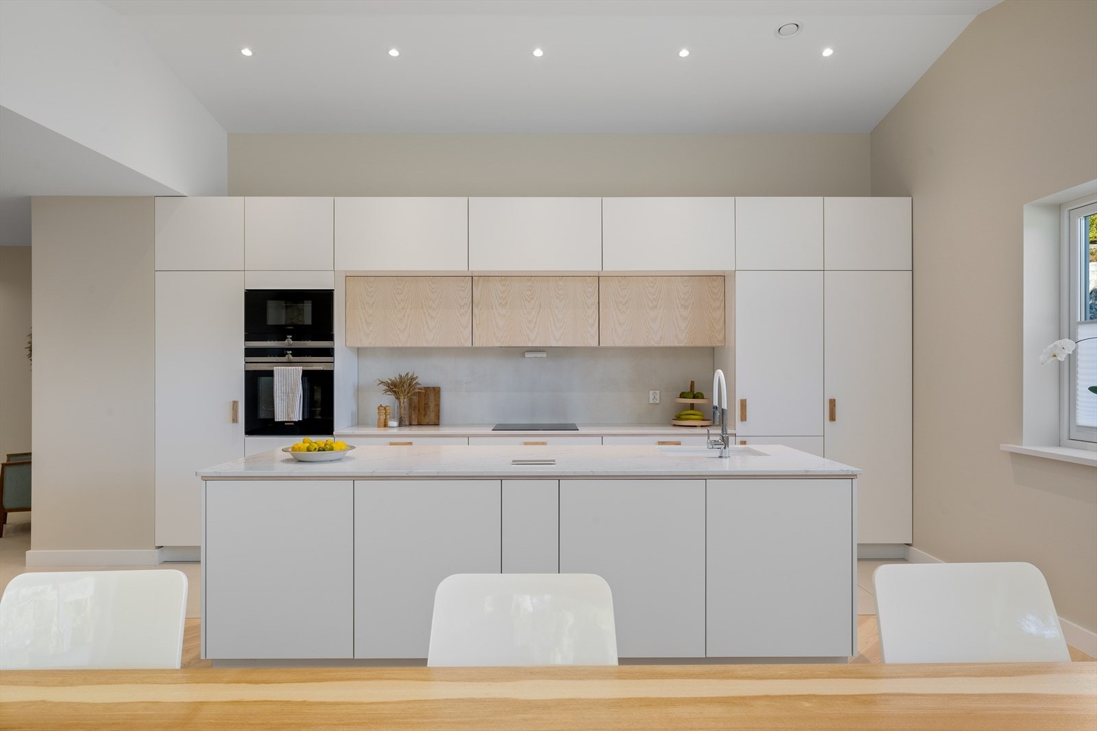 Dette er en bolig som kombinerer moderne komfort, funksjonalitet og stil på en optimal måte! Galleribilde