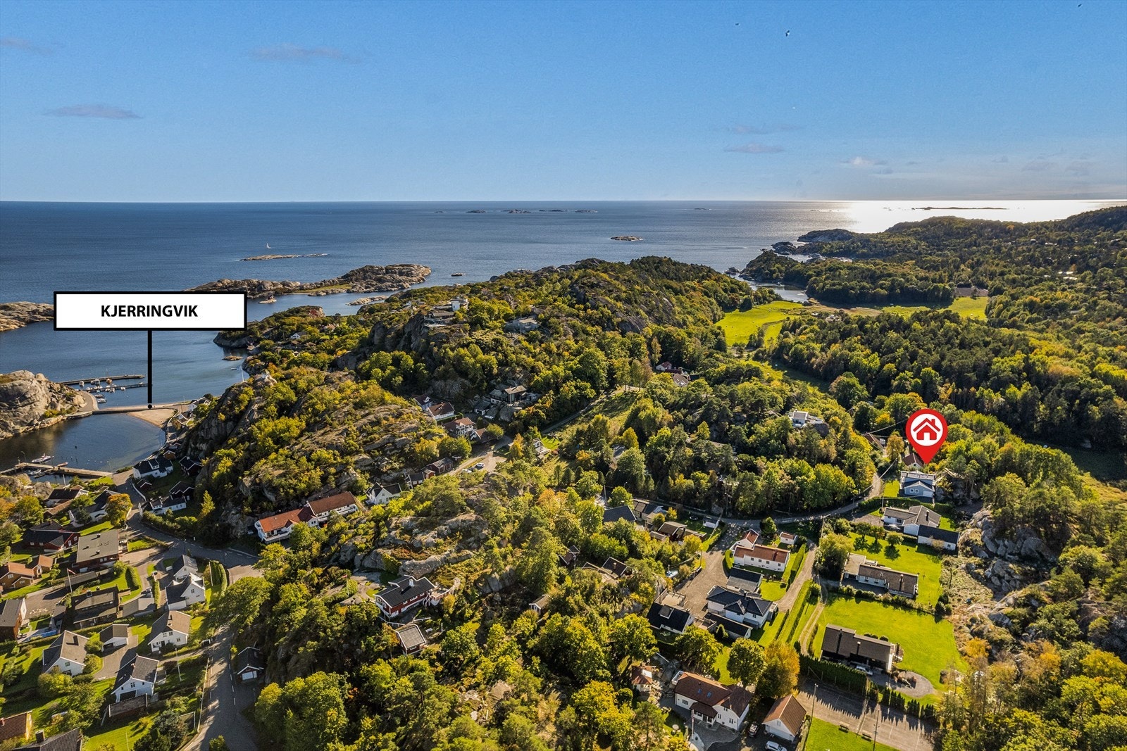 Her bor du med kort vei til sjøen og vakre strender, blant annet den barnevennlige Svinevika. Galleribilde