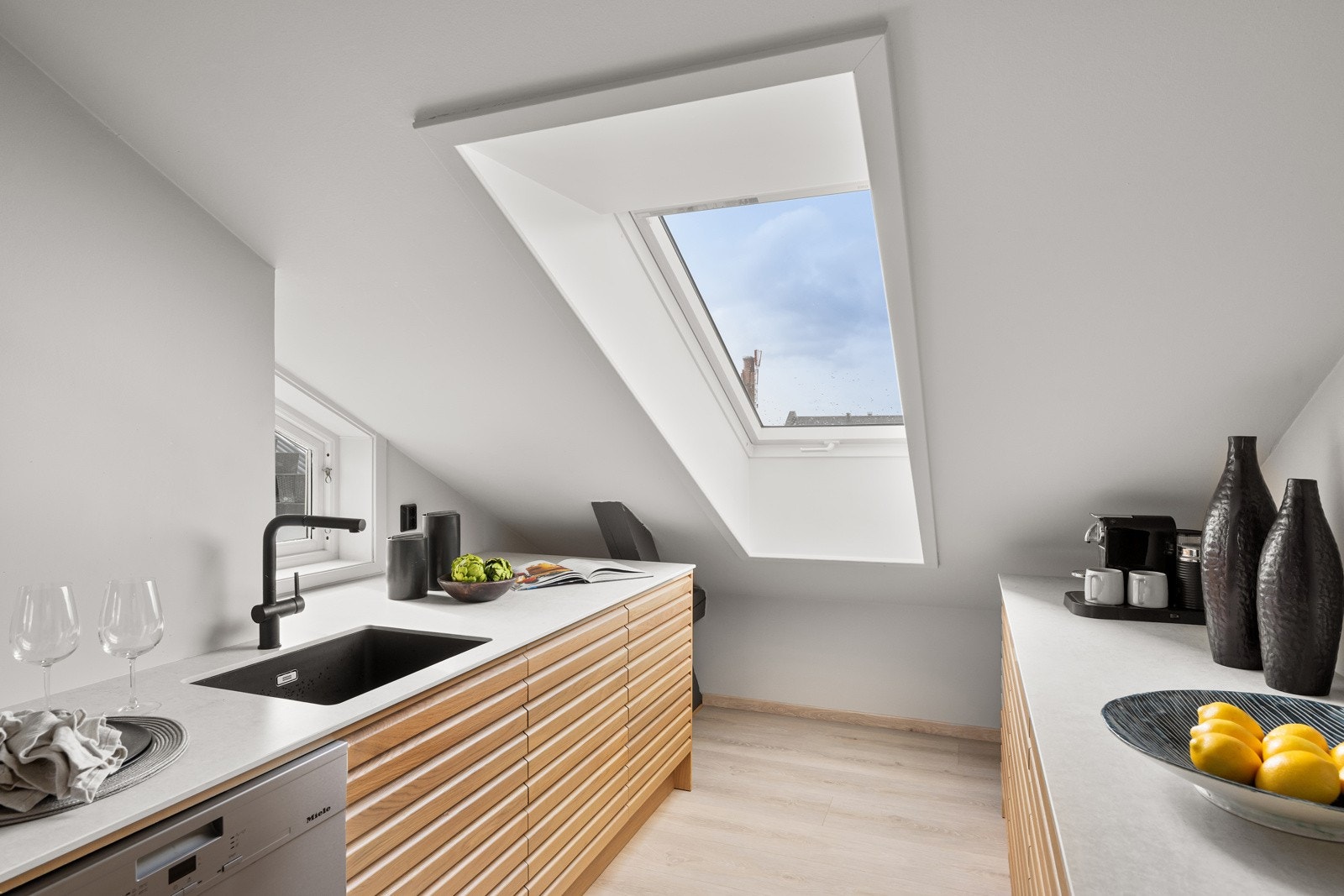 Funksjonelt kjøkken og smarte løsninger. Ny kjøkkenventilator med utlufting (2025). Galleribilde