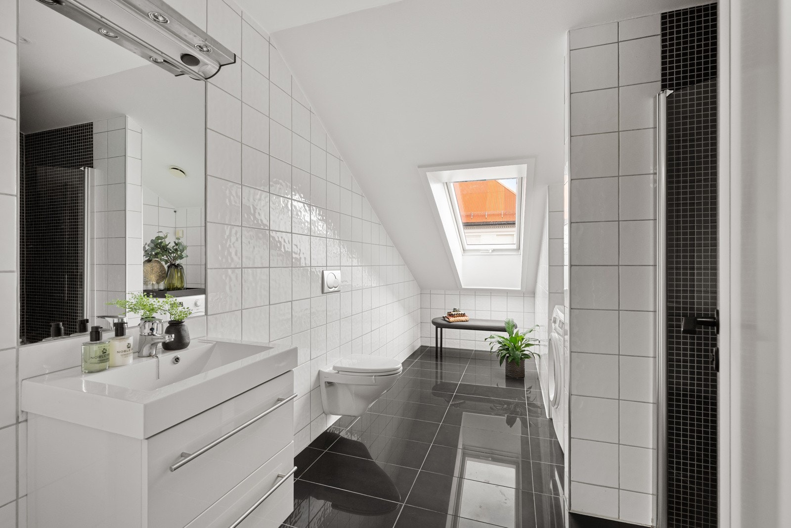 Badet er i hovedsak fra 2007, men oppgradert med flis på flis i 2013 Galleribilde