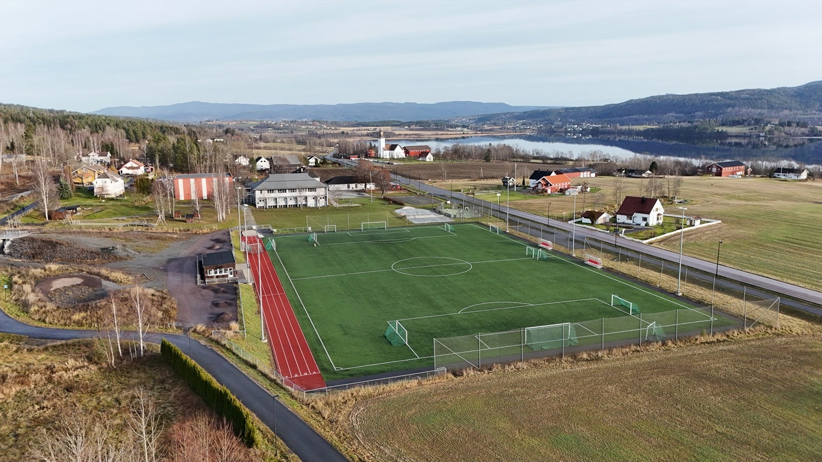 Fiskum-panorama-fotballbane-Darbu Galleribilde