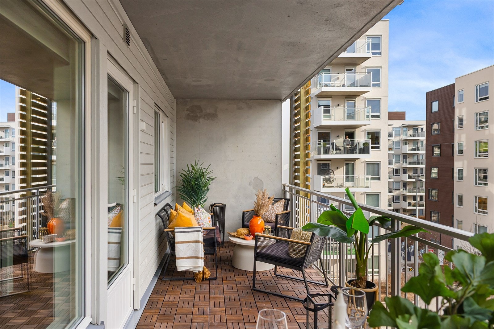 Leiligheten byr på en herlig sydvestvendt balkong på ca. 14 m² med gode solforhold. Galleribilde