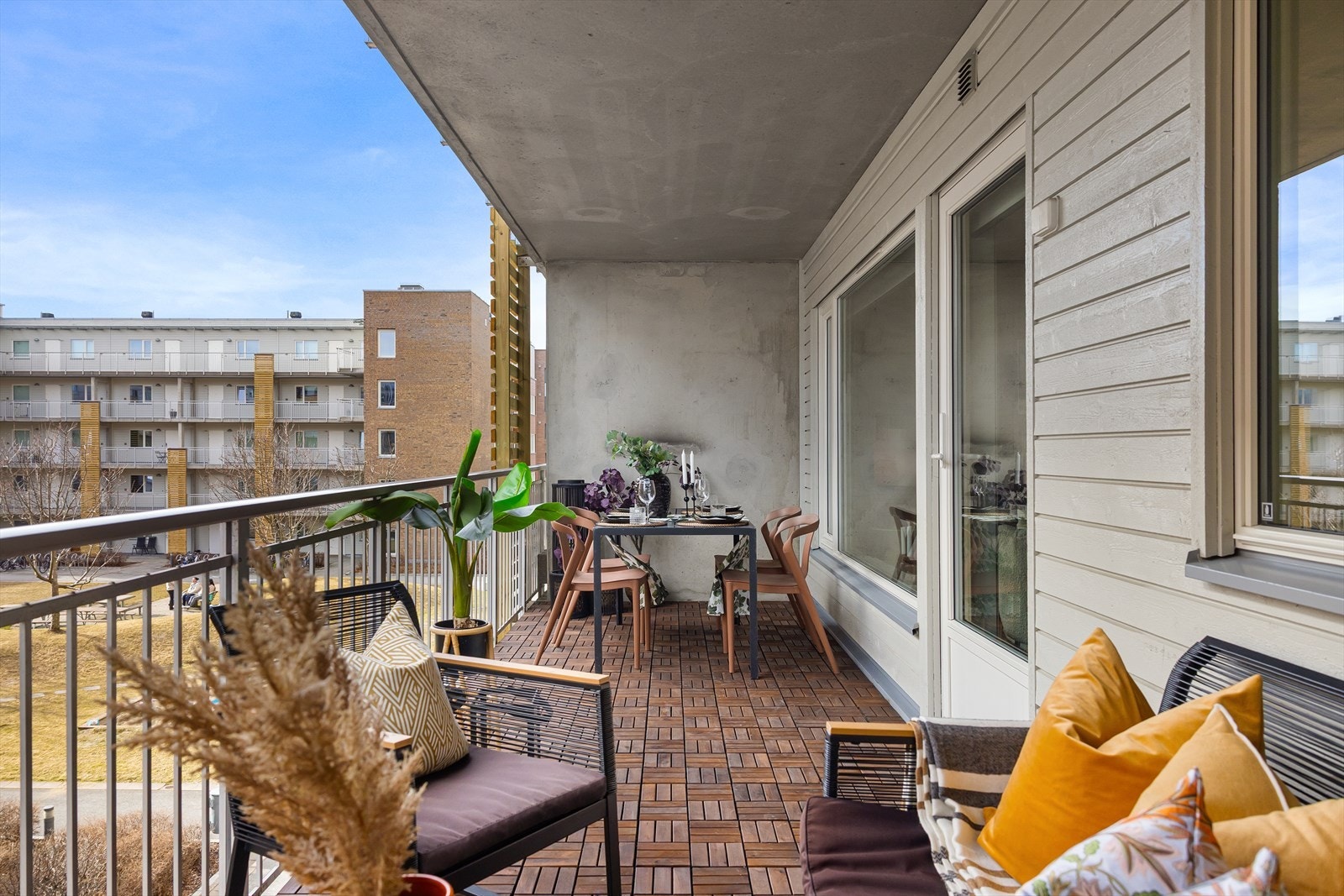 Her har du muligheten til å skape en koselig uteoase med utemøbler, planter og kanskje en gassgrill. Galleribilde