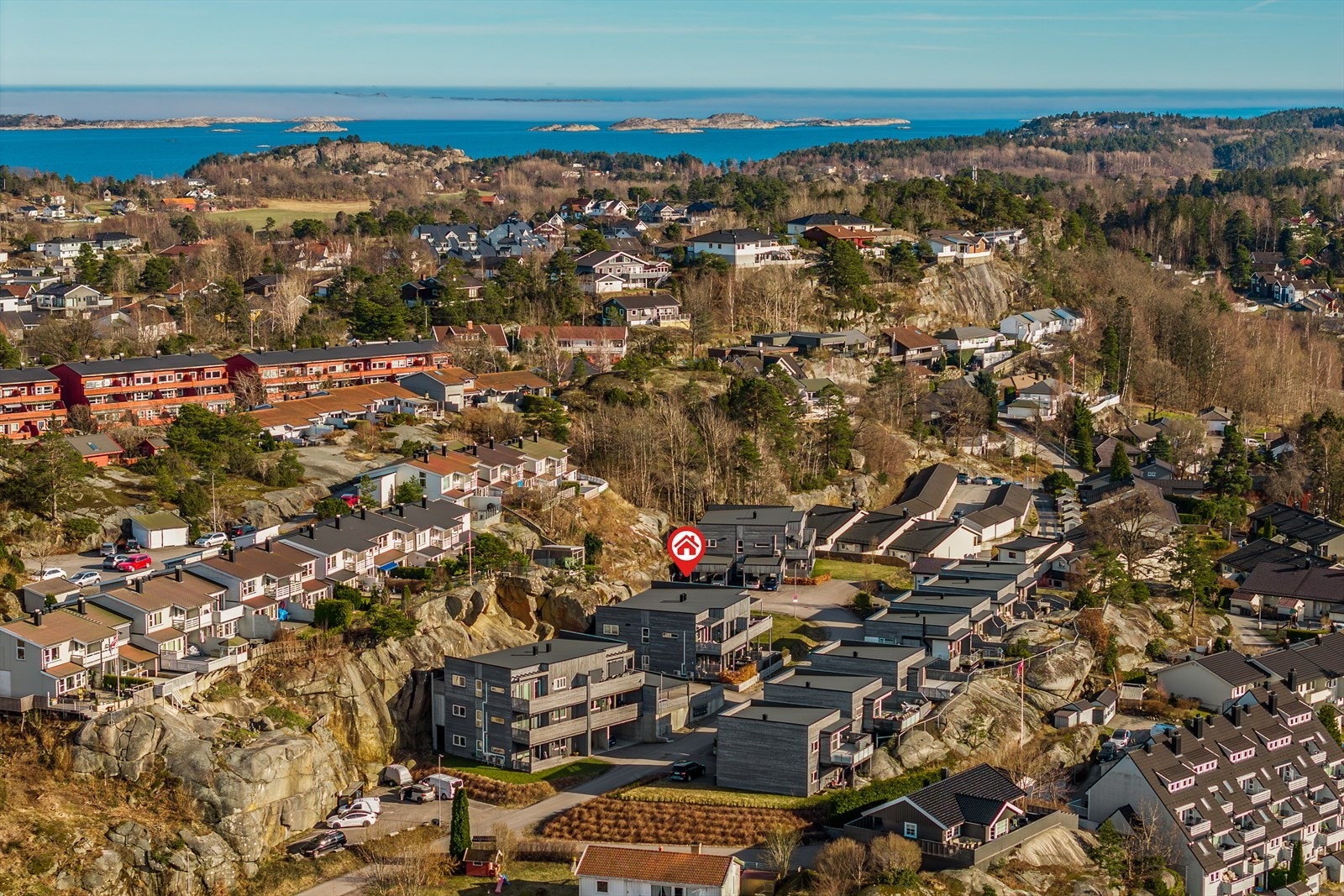 Skogridderveien ligger på Gjekstad, ca. 3 km. fra sentrum. Galleribilde