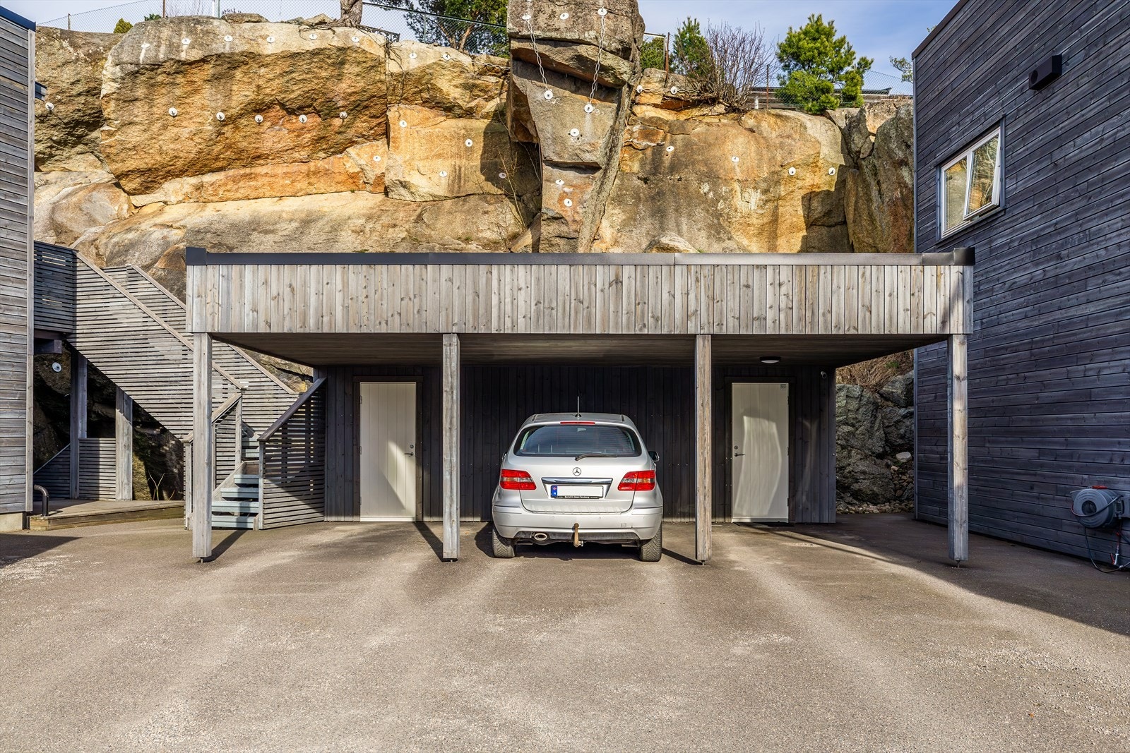 Plass i carport medfølger Galleribilde