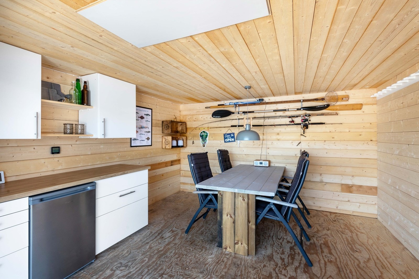 Innredet sjøbod (ikke godkjent til varig opphold) Galleribilde